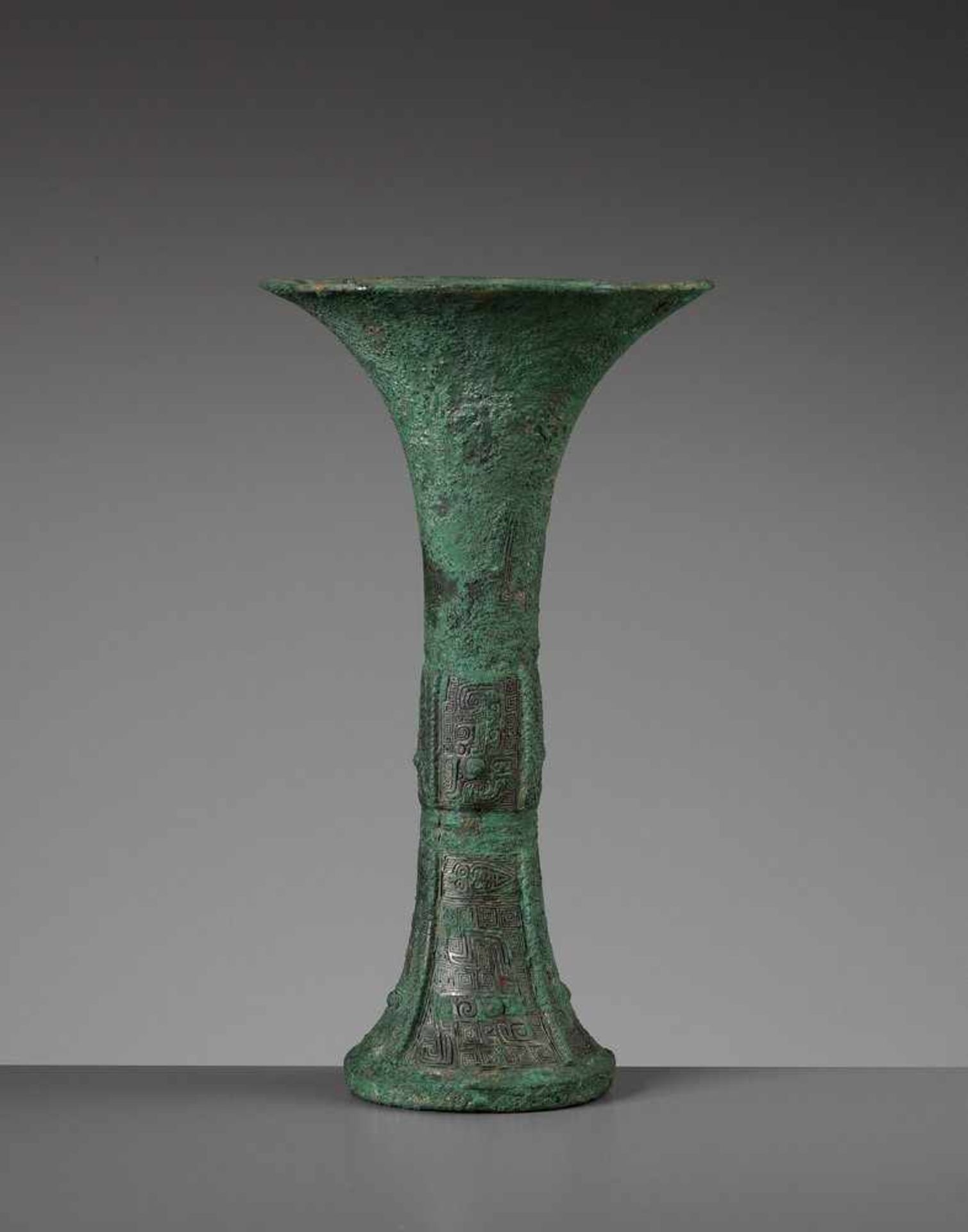 AN ARCHAIC BRONZE RITUAL WINE VESSEL, GU, SHANG DYNASTY - Image 4 of 11