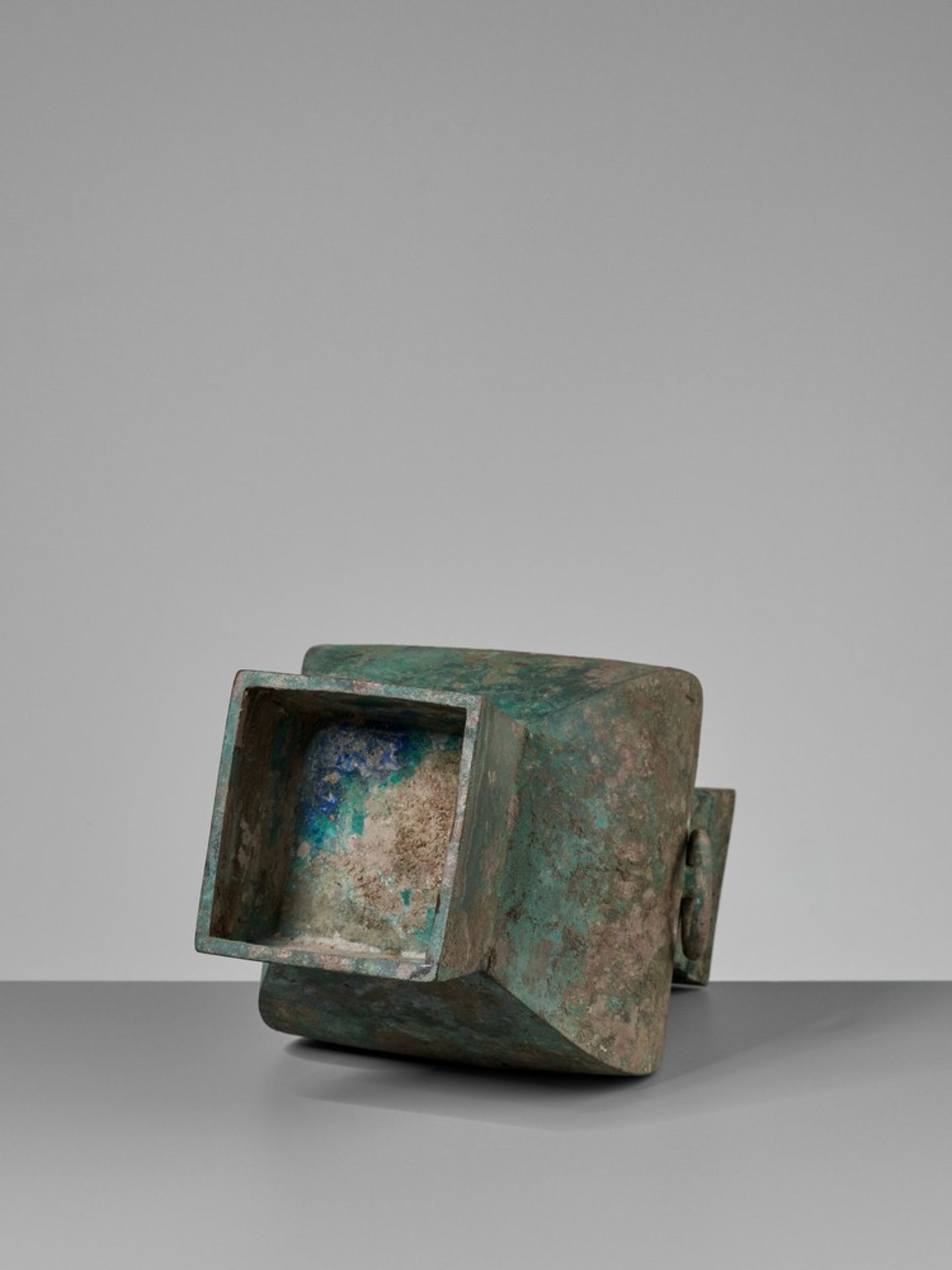 A FACETED BRONZE STORAGE VESSEL, FANGHU, HAN DYNASTY China, 206 BC-AD 220. The faceted pear-shaped - Image 13 of 20