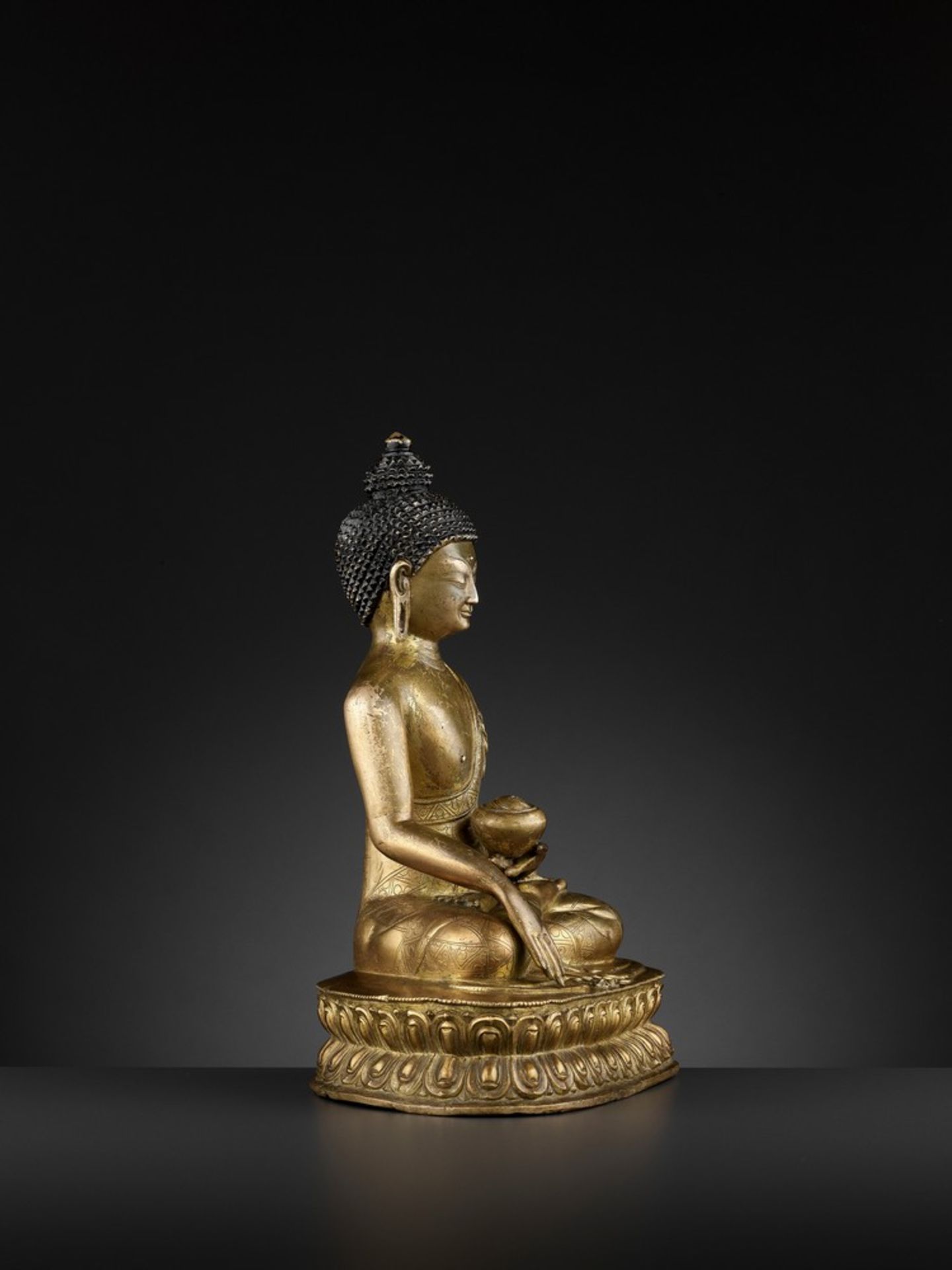 A GILT-BRONZE FIGURE OF BUDDHA SHAKYAMUNI, BEIJING OR INNER MONGOLIA, 17TH CENTURY - Image 7 of 11