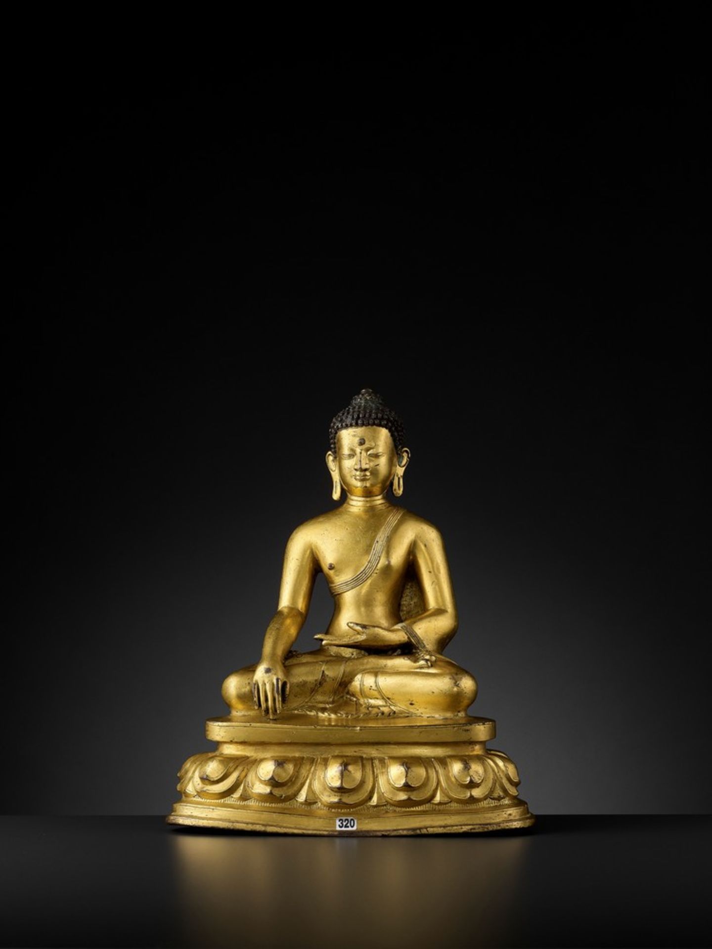 A GILT COPPER ALLOY FIGURE OF BUDDHA SHAKYAMUNI, PROBABLY DENSATIL - Image 14 of 19