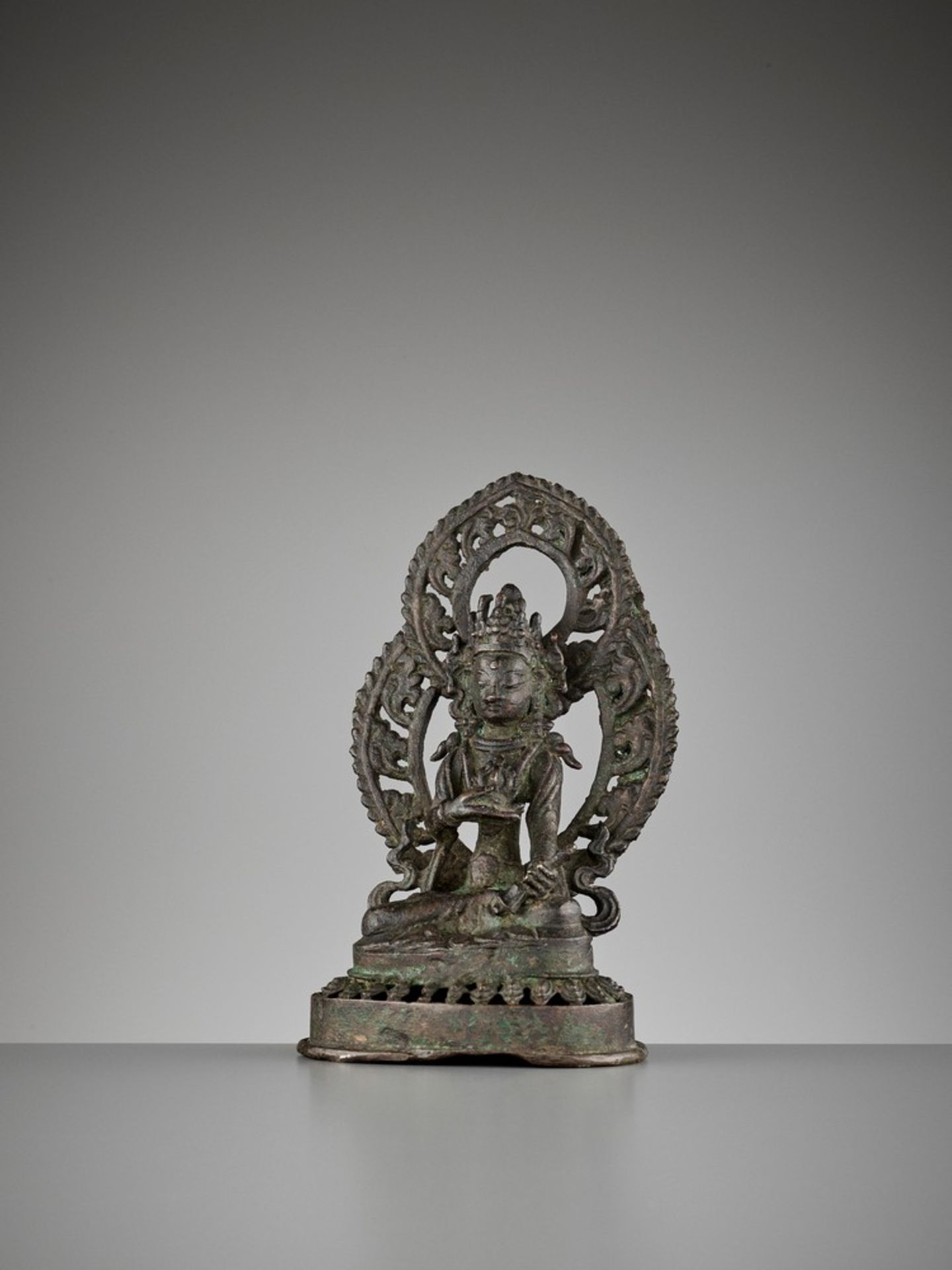 A BRONZE FIGURE OF VAJRASATTVA, 18TH-19TH CENTURY