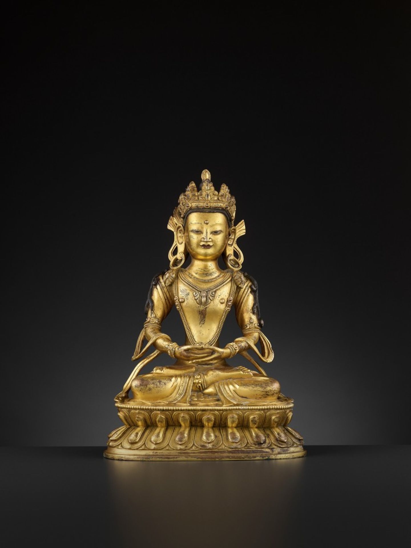 A LARGE GILT-BRONZE FIGURE OF AMITAYUS, LATE 17TH-18TH CENTURY - Image 2 of 13