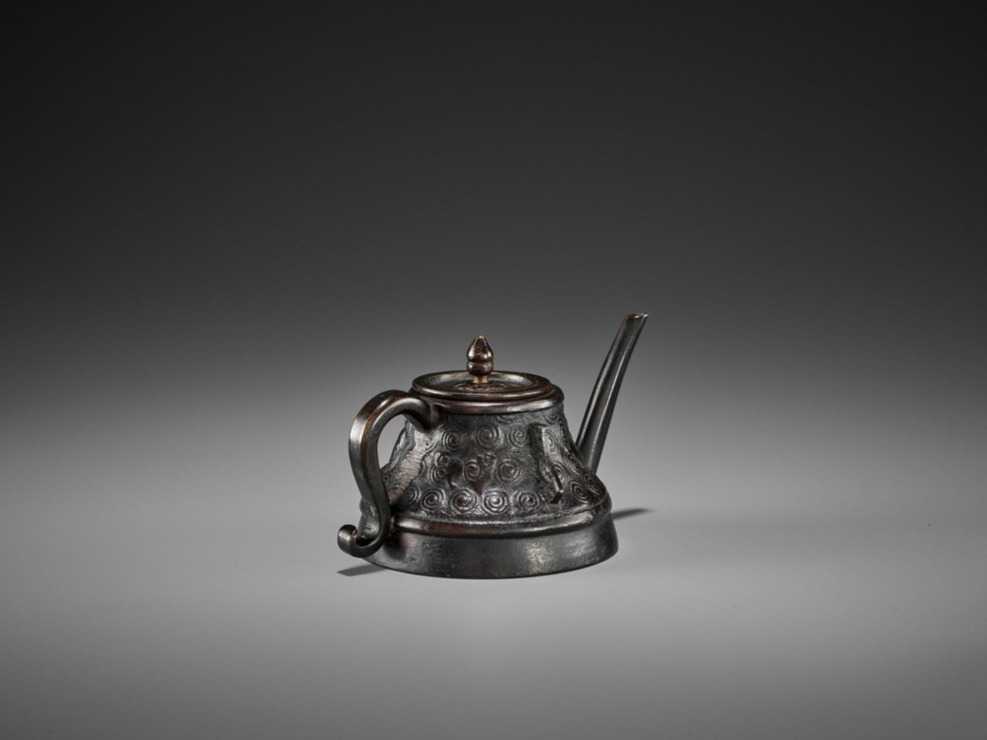 A BRONZE ‘TEAPOT’ WATER DROPPER AND COVER, KANGXI <br - Image 9 of 11