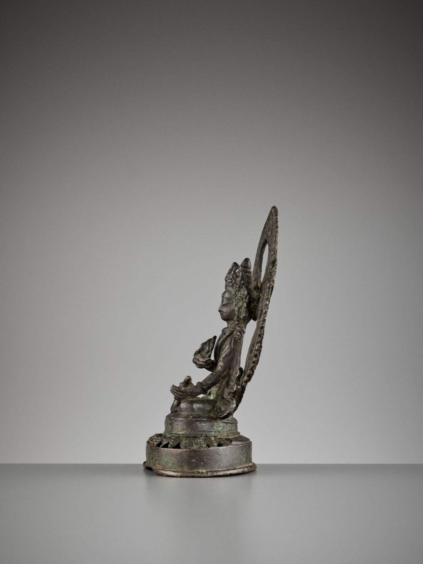 A BRONZE FIGURE OF VAJRASATTVA, 18TH-19TH CENTURY - Image 4 of 8