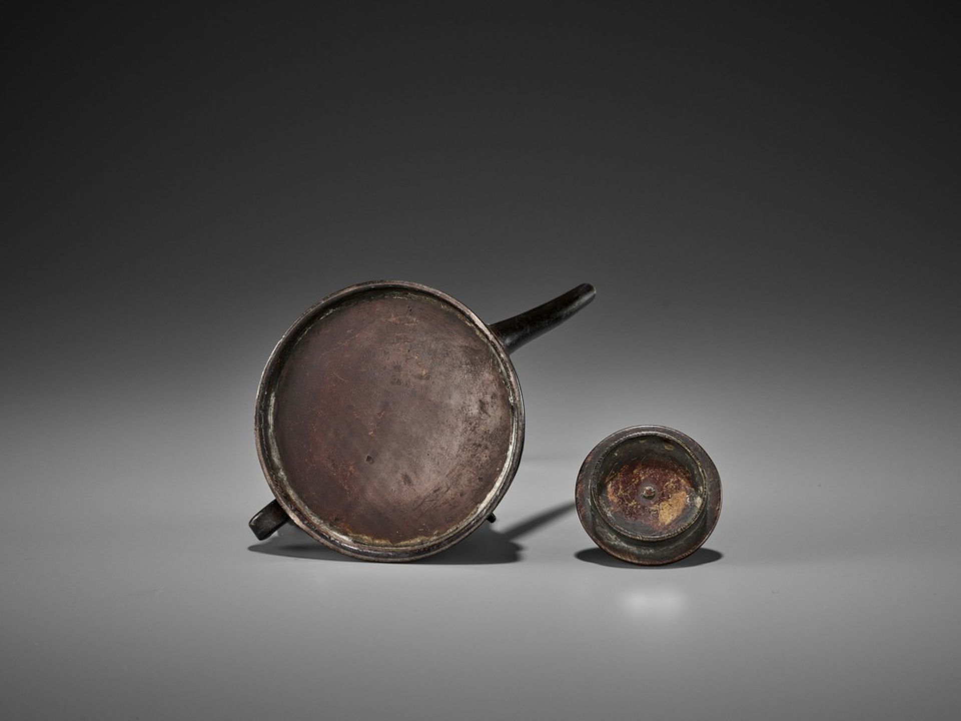 A BRONZE ‘TEAPOT’ WATER DROPPER AND COVER, KANGXI <br - Image 11 of 11