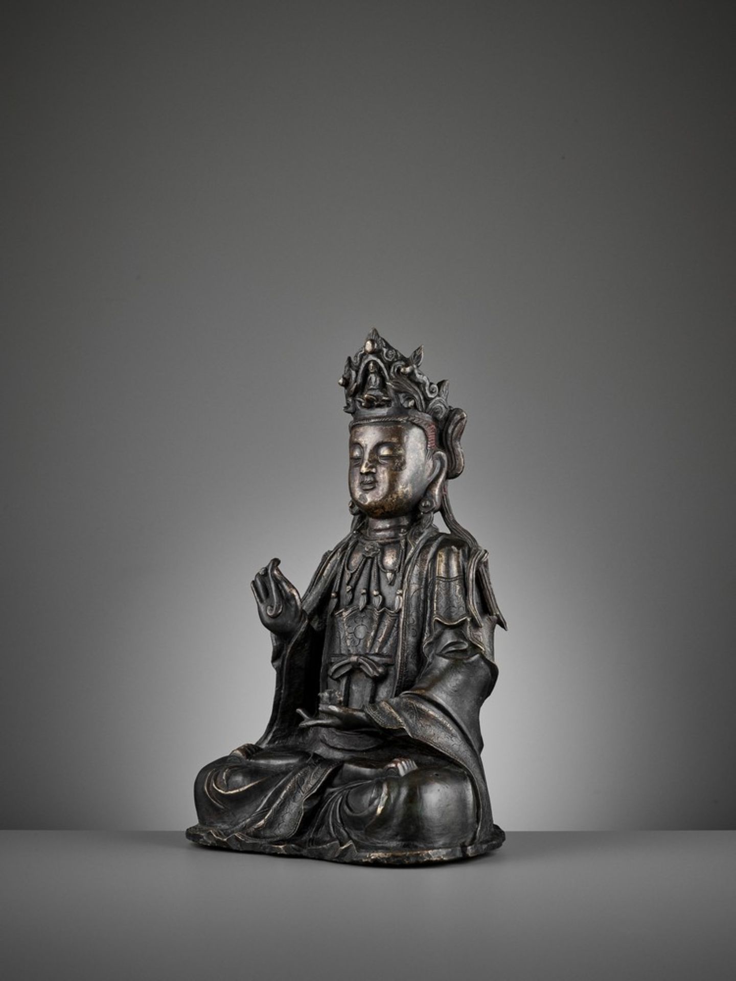 A VERY LARGE GILT-BRONZE FIGURE OF AVALOKITESVARA, MING DYNASTY - Image 4 of 16