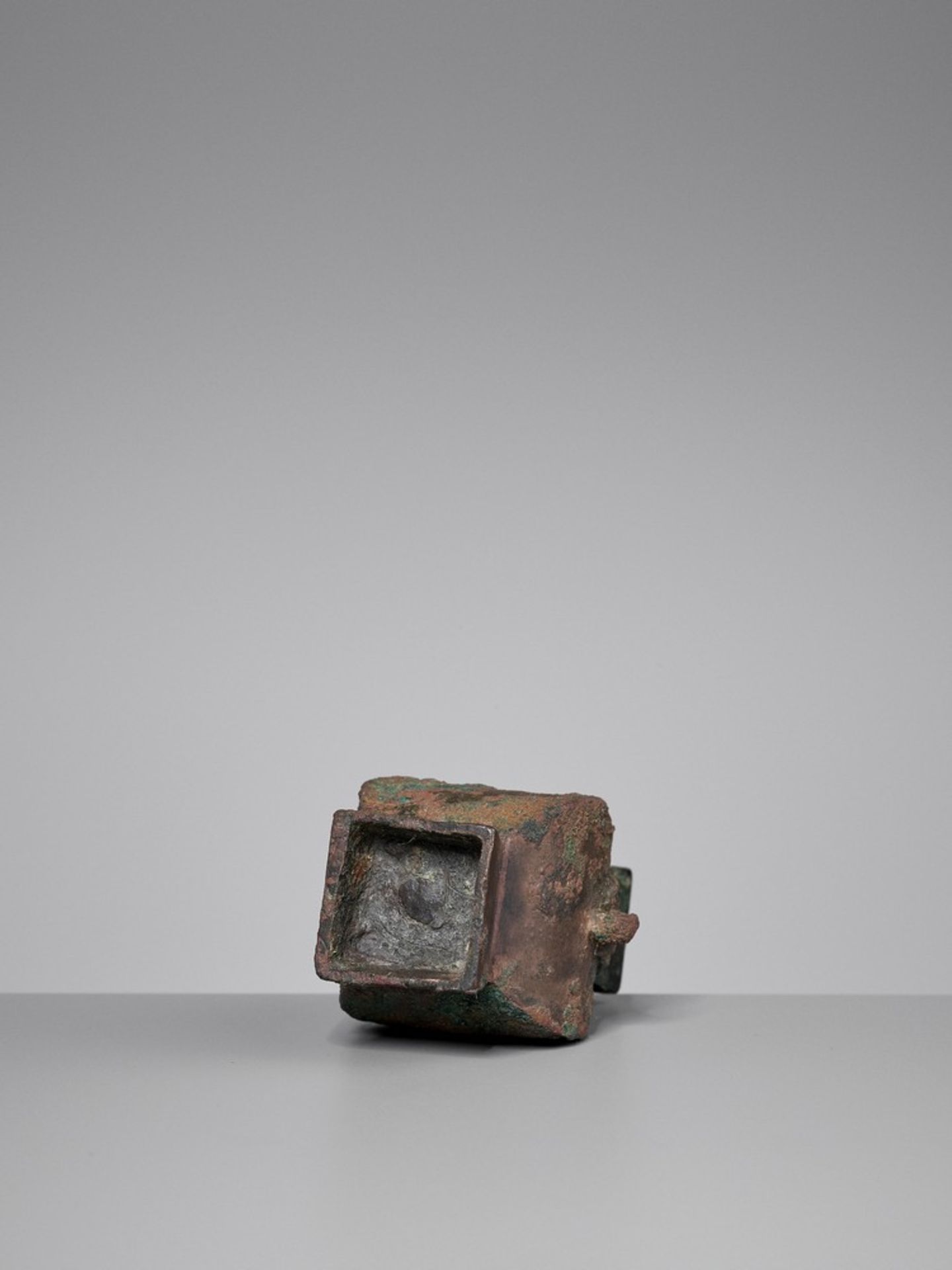 A MINIATURE BRONZE VESSEL, FANGHU, HAN DYNASTY - Image 12 of 12