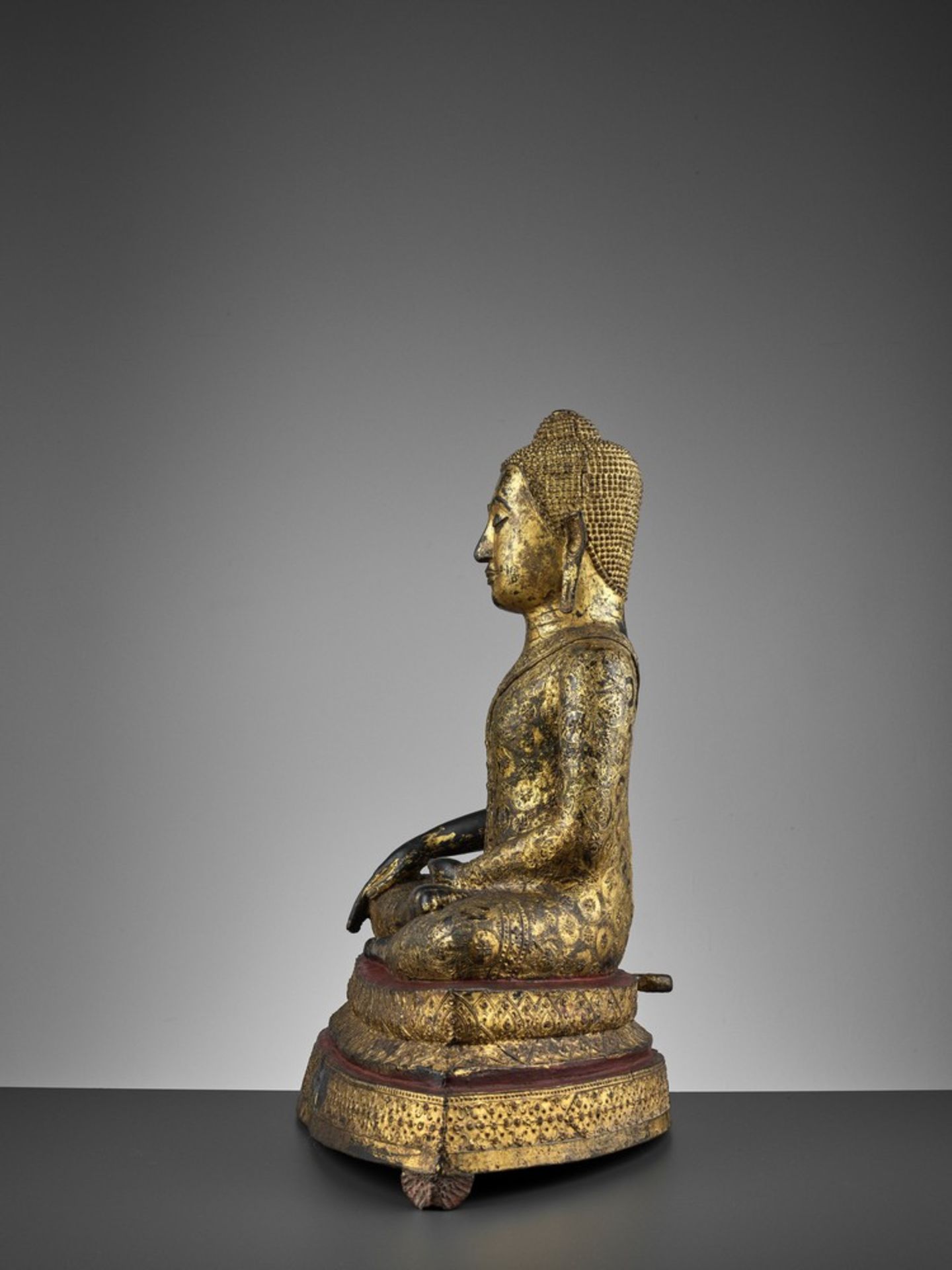 A LARGE BRONZE STATUE OF BUDDHA SHAKYAMUNI, RATTANAKOSIN KINGDOM (1782–1932) <b - Bild 4 aus 8