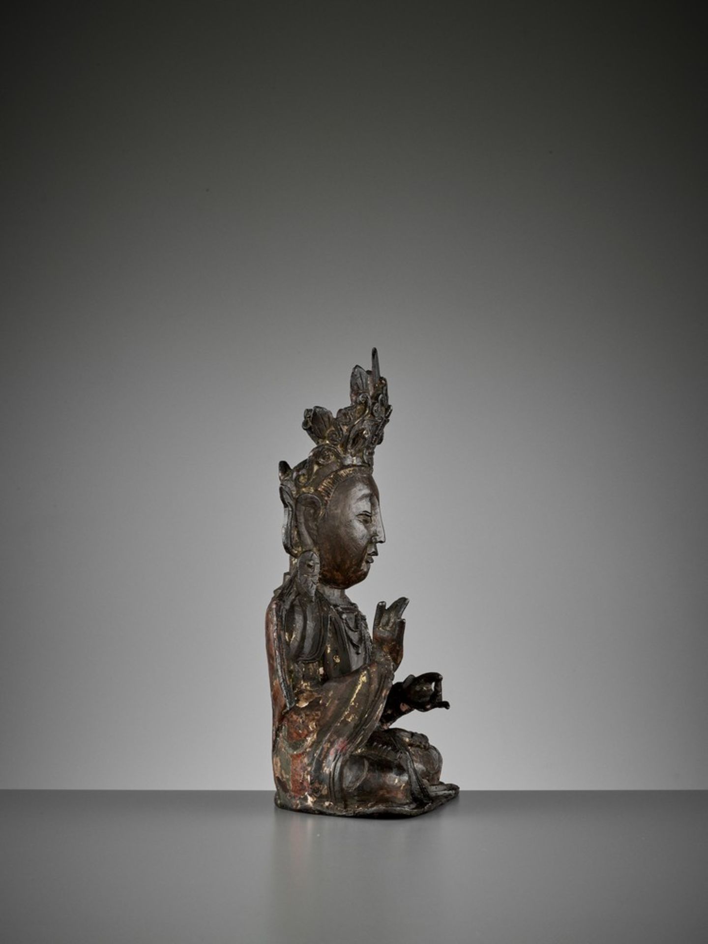 A BRONZE FIGURE OF AVALOKITESVARA, MING DYNASTY - Image 4 of 7