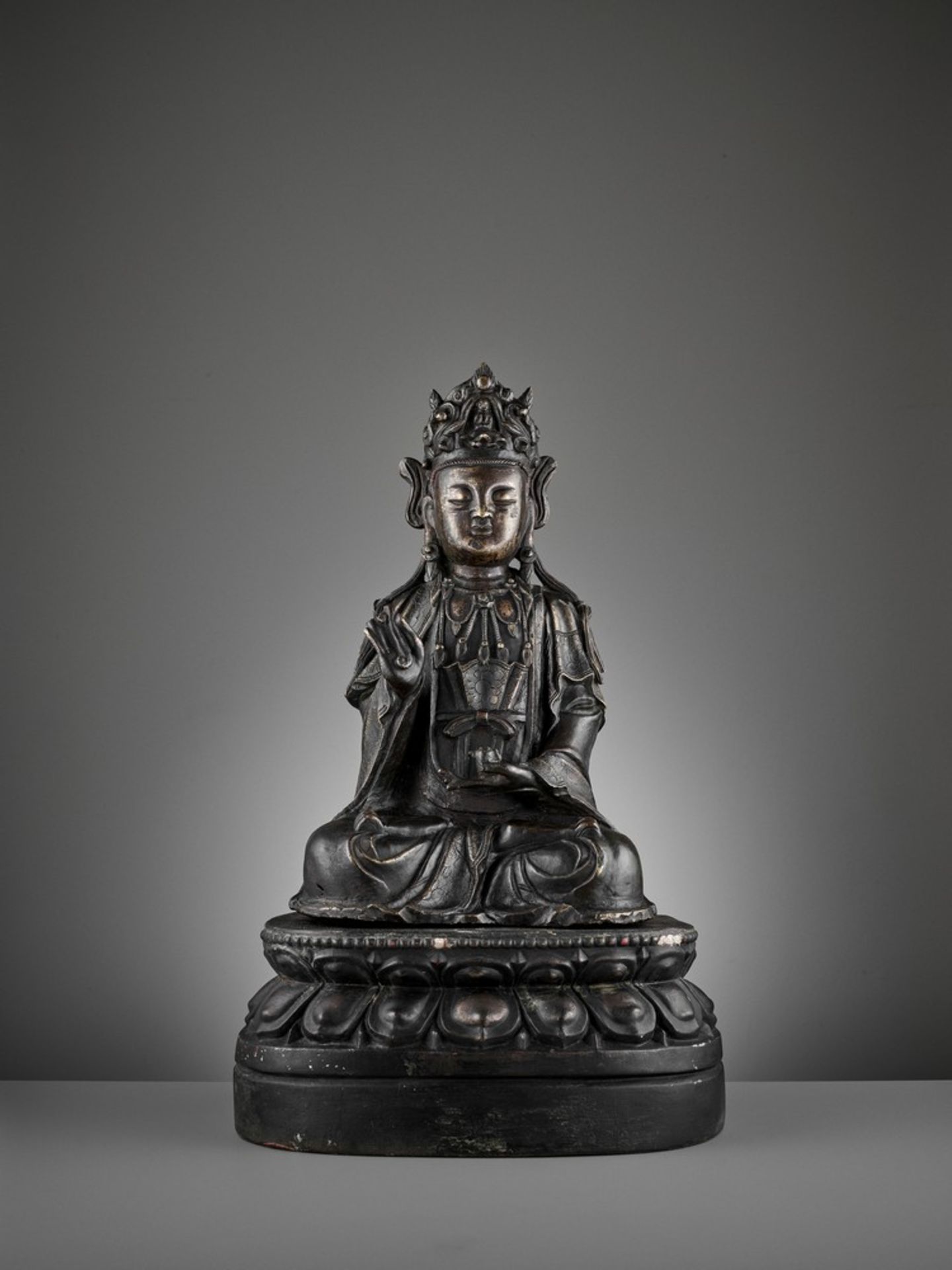 A VERY LARGE GILT-BRONZE FIGURE OF AVALOKITESVARA, MING DYNASTY - Image 2 of 16