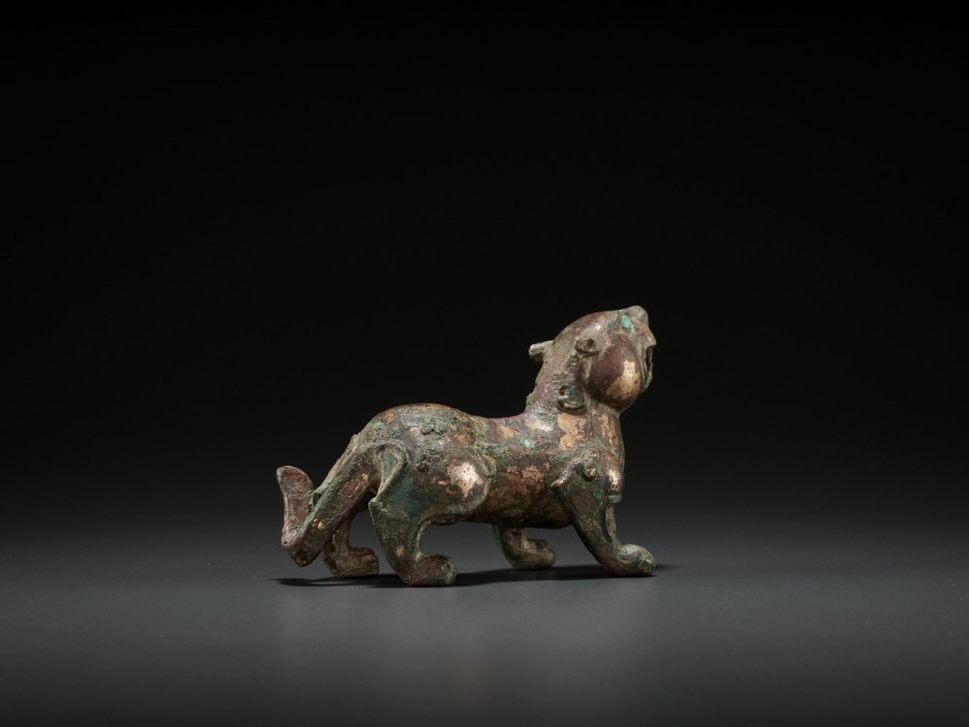 AN INLAID GILT-BRONZE ‘ROARING’ TIGER, WARRING STATES TO WESTERN HAN DYNASTY China, c. 250-200 BC. - Image 9 of 20