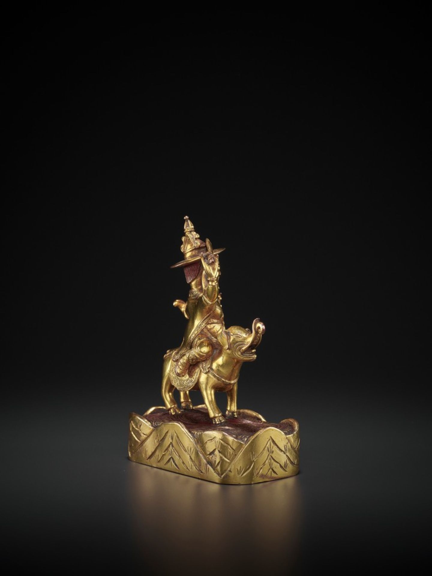 A GILT BRONZE FIGURE OF PEHAR GYALPO IN THE GYAJIN FORM, EARLY QING DYNASTY - Image 10 of 14