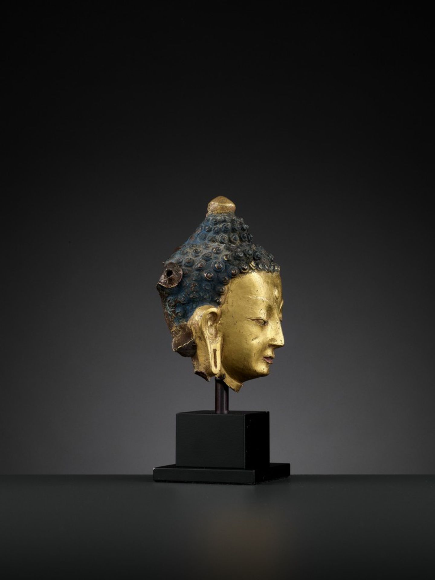 A GILT COPPER REPOUSSÉ HEAD OF BUDDHA, 18TH CENTURY < - Image 8 of 12