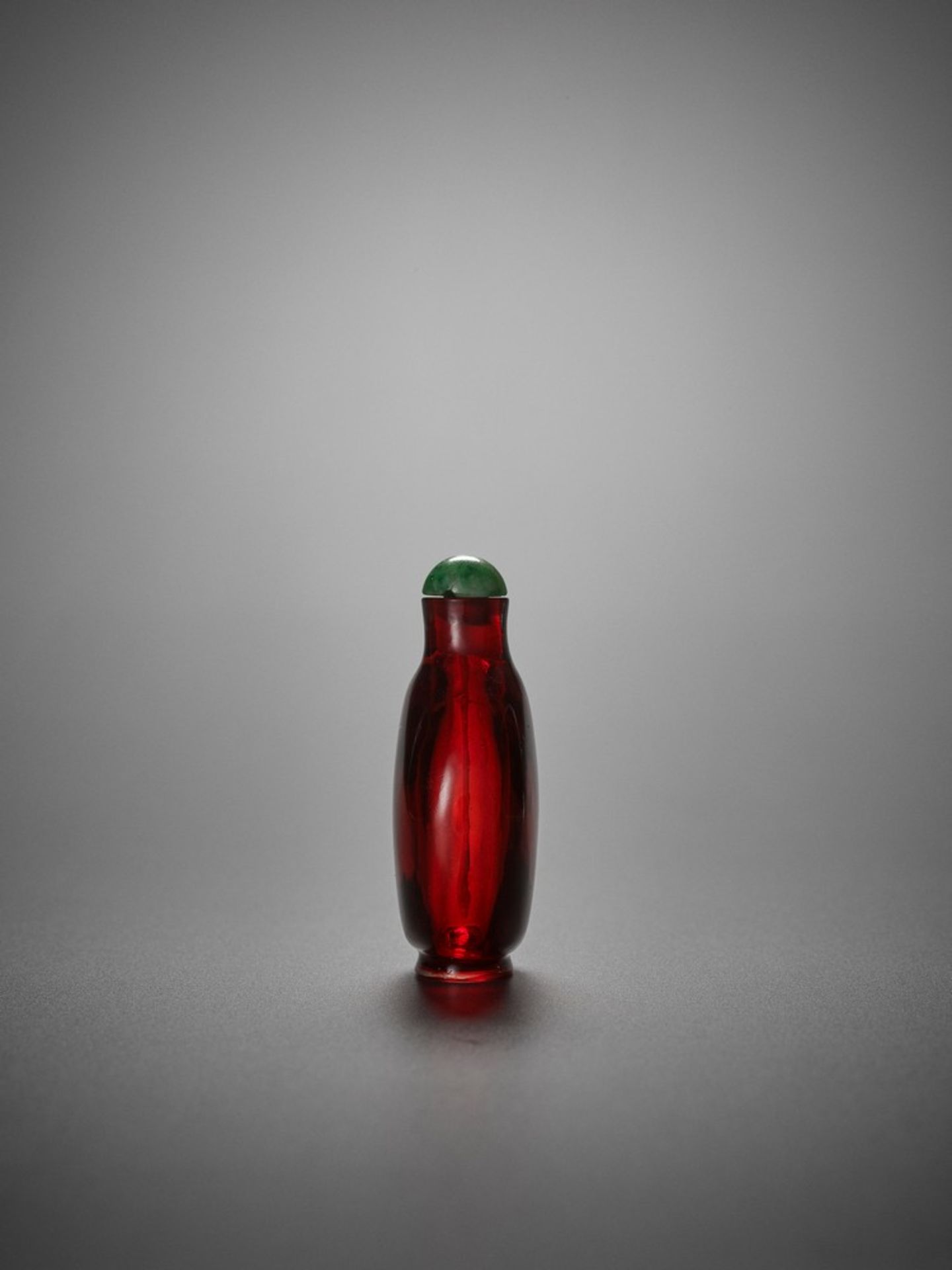 A TRANSPARENT RUBY-RED GLASS SNUFF BOTTLE, 18TH CENTURY - Bild 7 aus 9