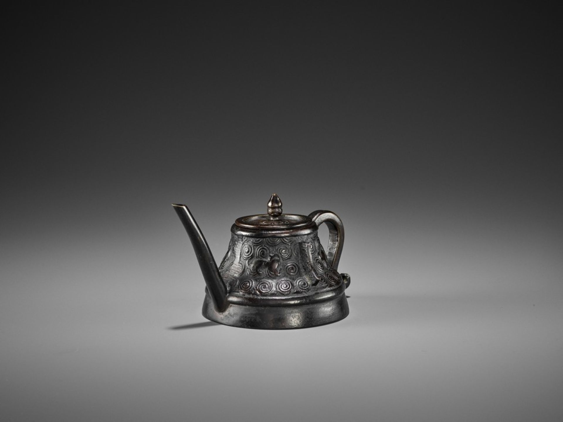 A BRONZE ‘TEAPOT’ WATER DROPPER AND COVER, KANGXI <br - Image 6 of 11