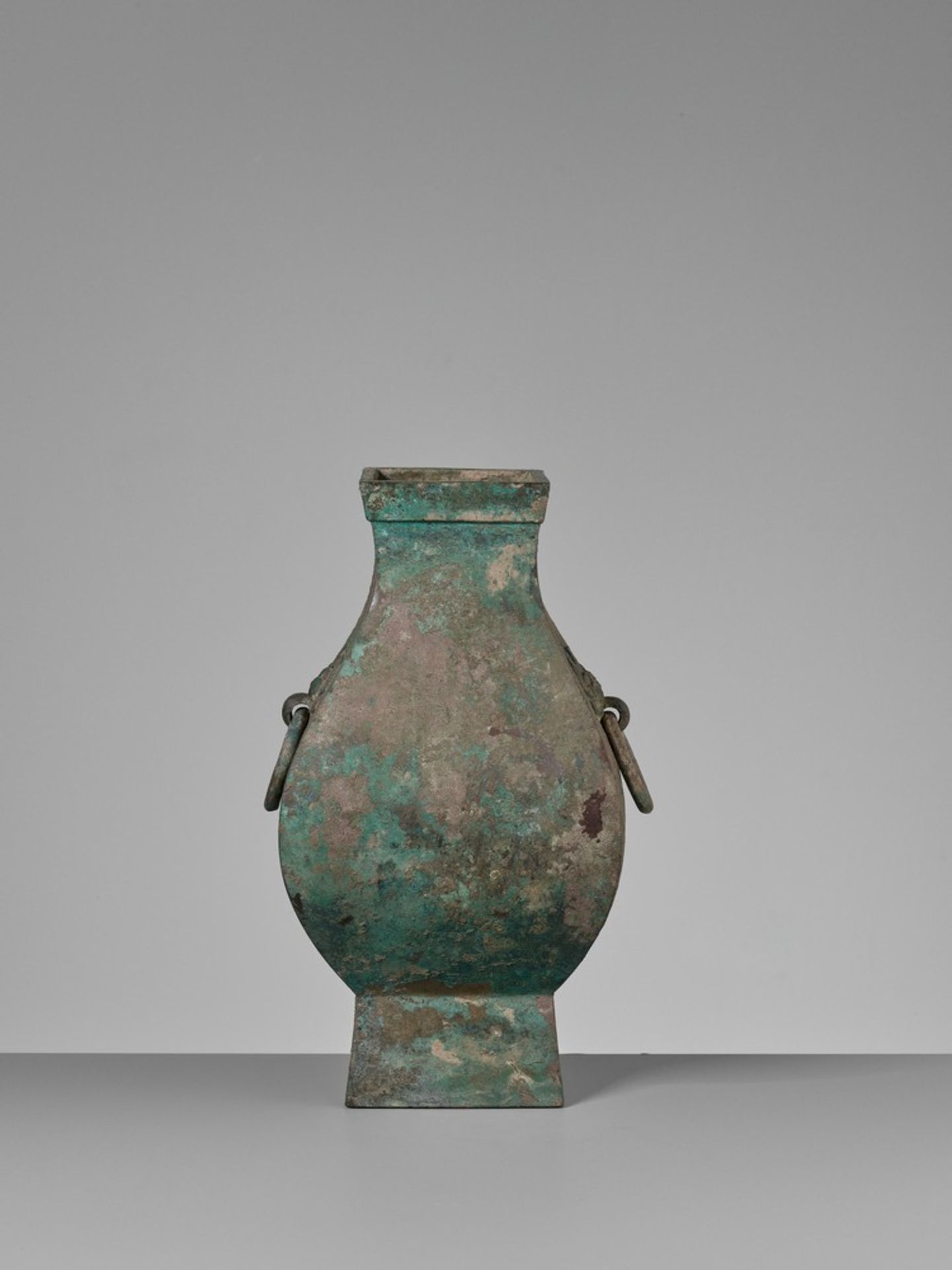 A FACETED BRONZE STORAGE VESSEL, FANGHU, HAN DYNASTY China, 206 BC-AD 220. The faceted pear-shaped - Image 11 of 20