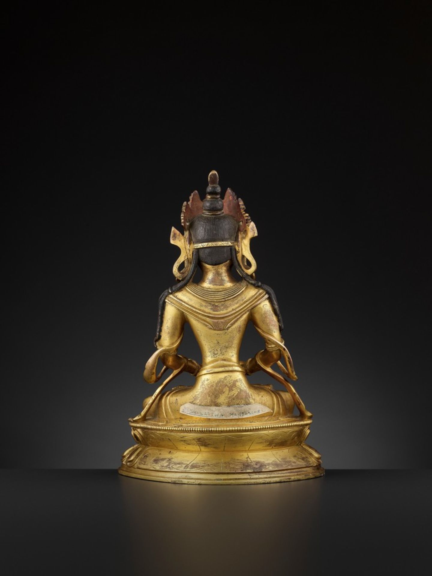 A LARGE GILT-BRONZE FIGURE OF AMITAYUS, LATE 17TH-18TH CENTURY - Image 7 of 13