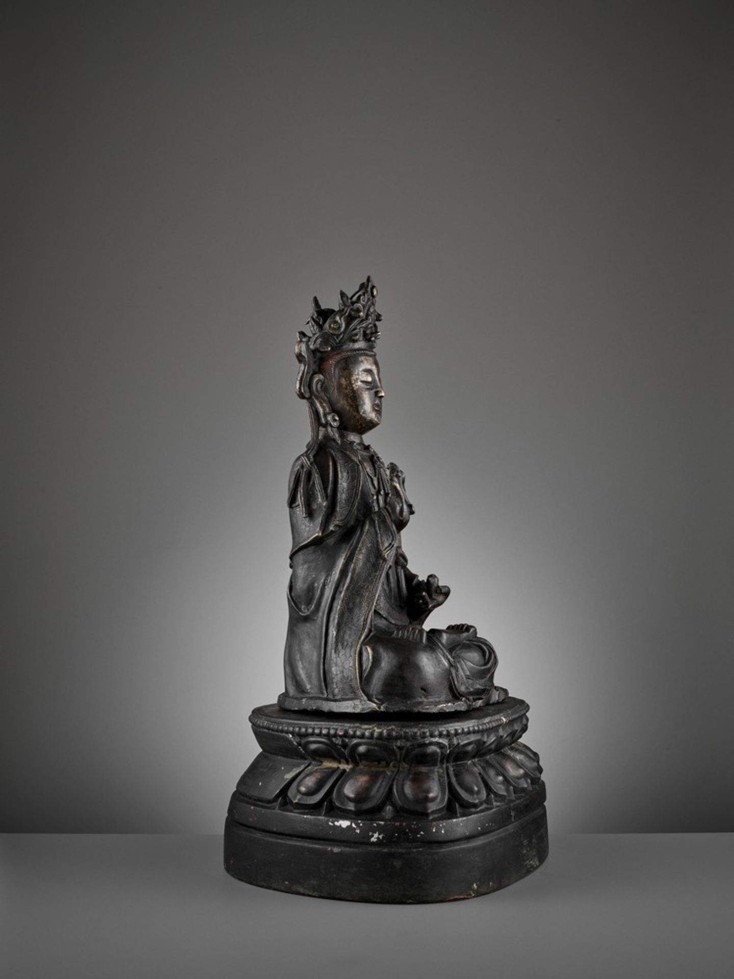 A VERY LARGE GILT-BRONZE FIGURE OF AVALOKITESVARA, MING DYNASTY - Image 14 of 16