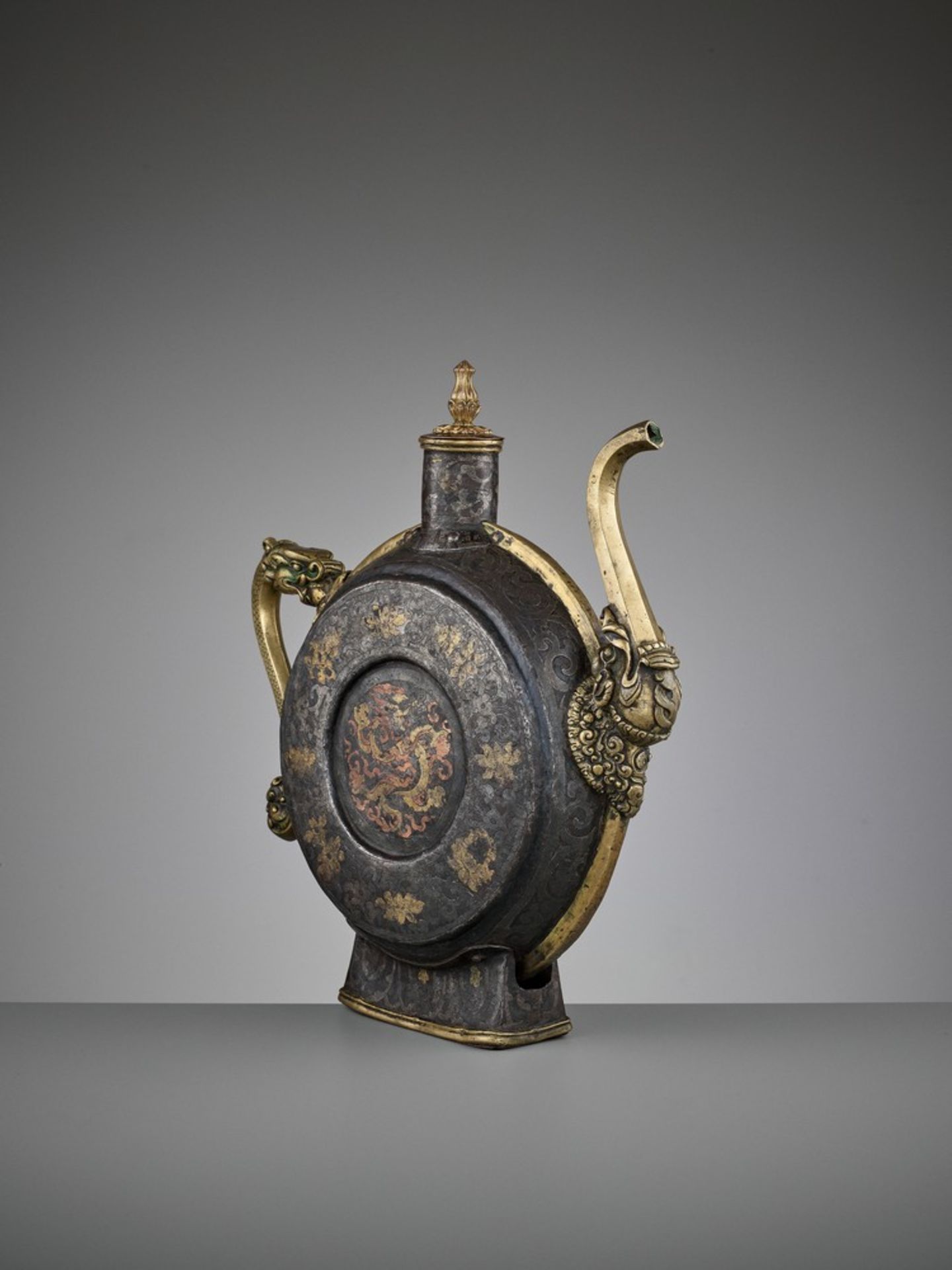 A DAMASCENED IRON BEER JUG, 18TH-19TH CENTURY - Image 5 of 17