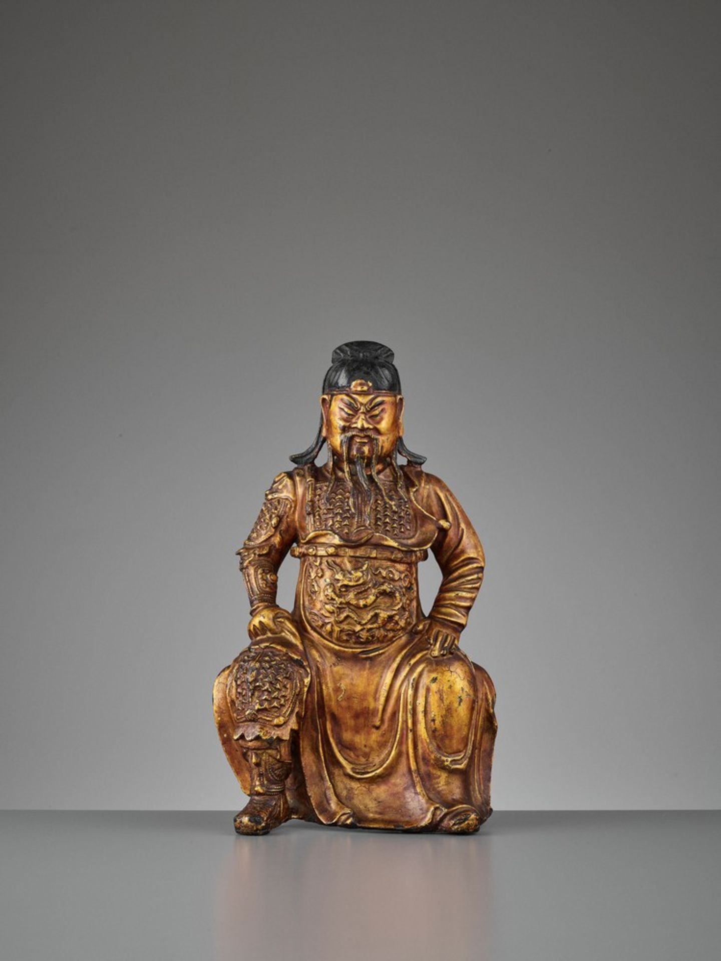 A LACQUER-GILT BRONZE FIGURE OF GUANDI, MING DYNASTY - Bild 2 aus 9