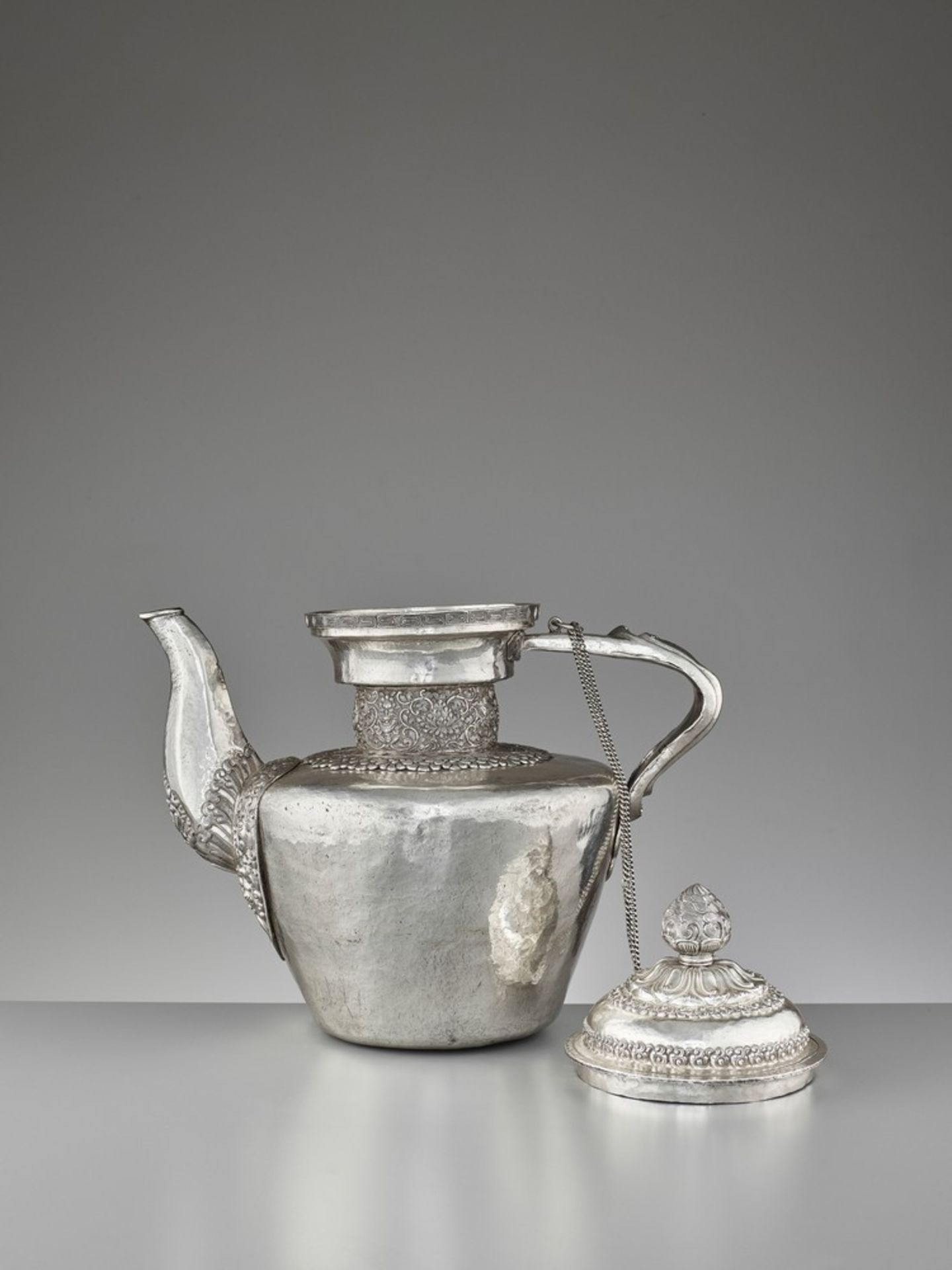 A LARGE SILVER TEAPOT AND COVER, QING DYNASTY - Image 3 of 11