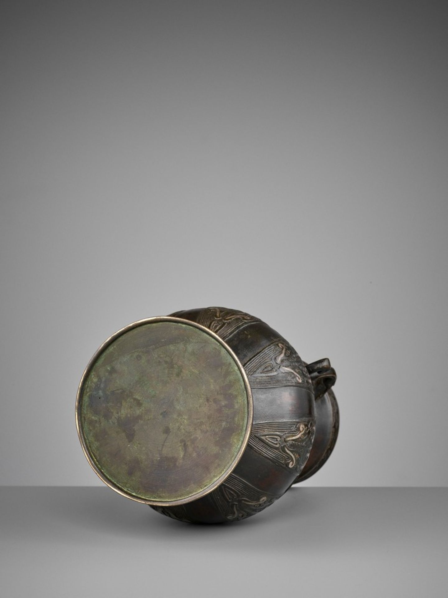 A GOLD AND SILVER INLAID BRONZE VASE, HU, MING DYNASTY - Image 11 of 11