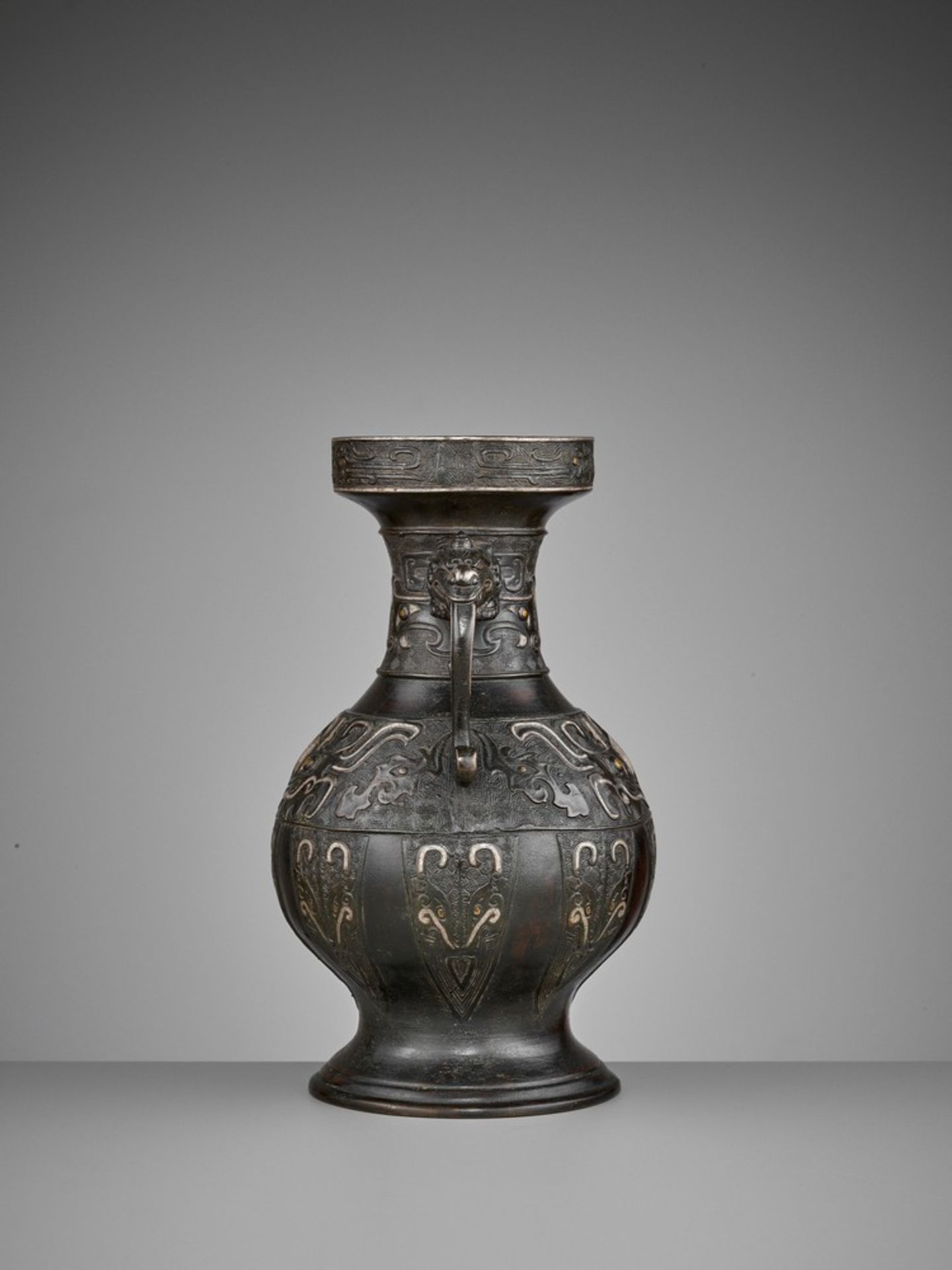 A GOLD AND SILVER INLAID BRONZE VASE, HU, MING DYNASTY - Image 8 of 11