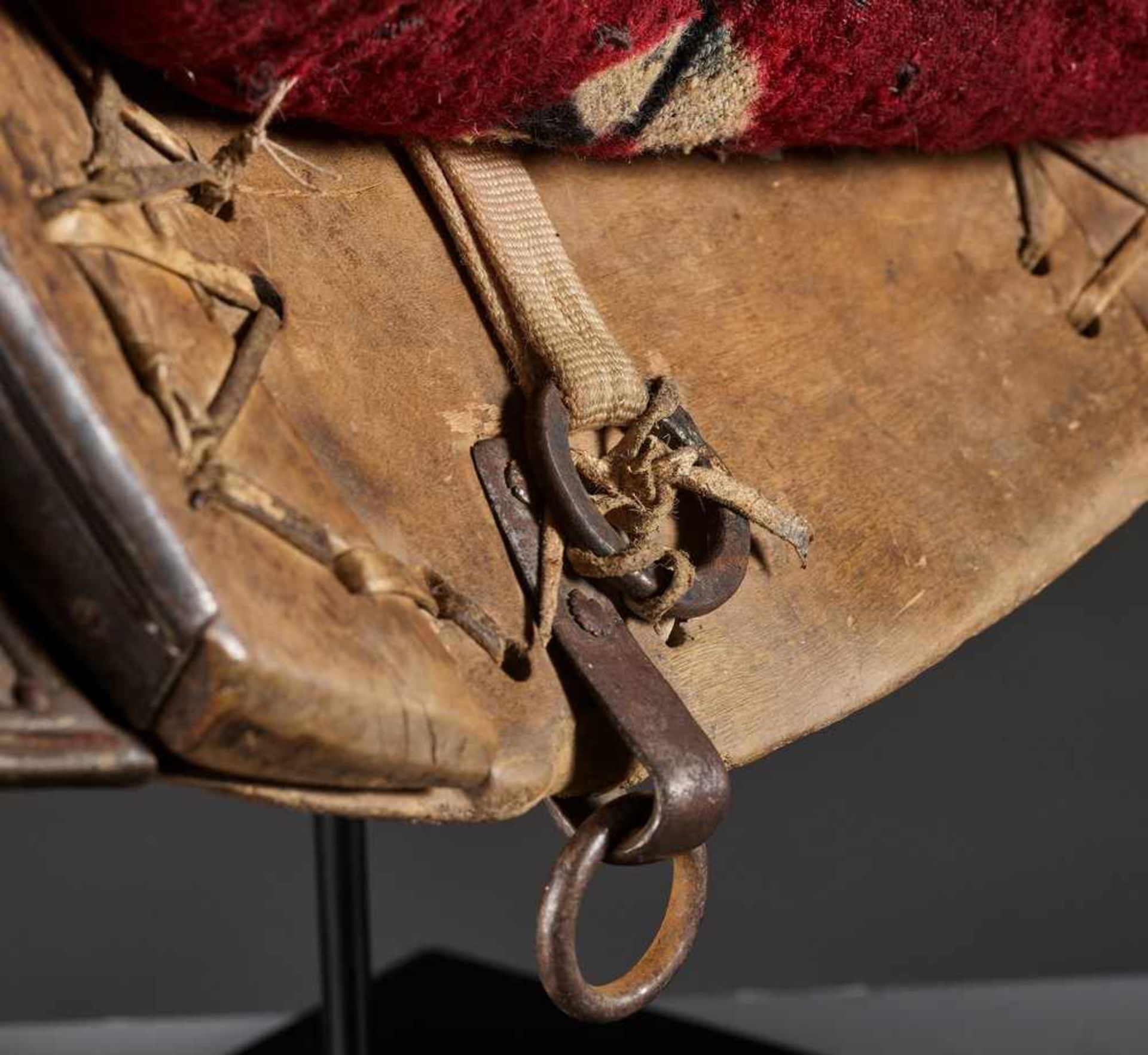 A WOOD SADDLE WITH GILT IRON FITTINGS AND SILK BROCADE COVER, 17TH-18TH CENTURY Sino-Tibetan, late - Image 10 of 18