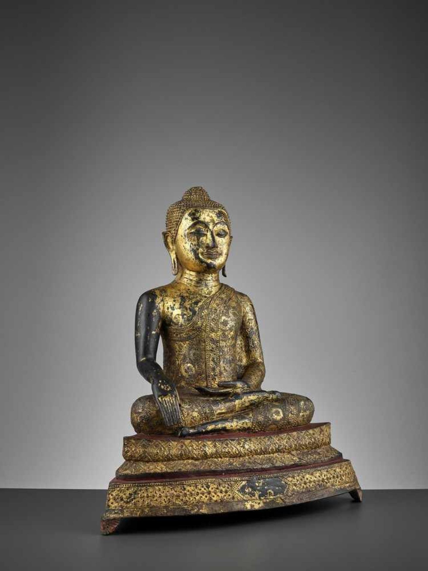 A LARGE BRONZE STATUE OF BUDDHA SHAKYAMUNI, RATTANAKOSIN KINGDOM (1782–1932) <b - Bild 7 aus 8