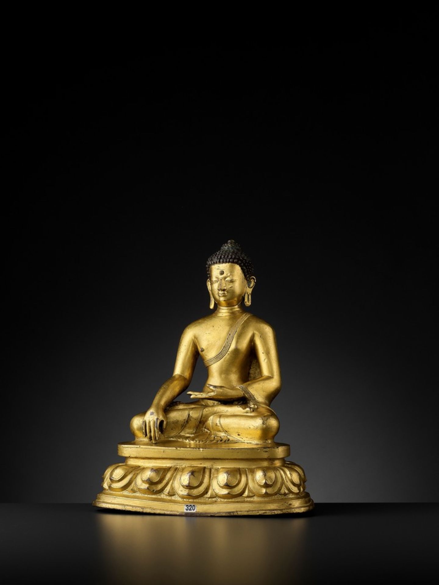 A GILT COPPER ALLOY FIGURE OF BUDDHA SHAKYAMUNI, PROBABLY DENSATIL - Image 9 of 19