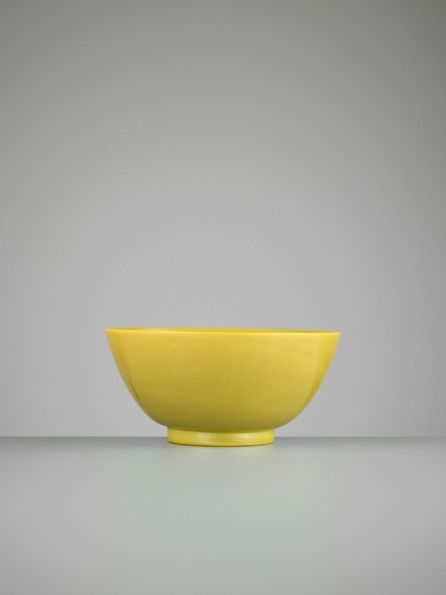 A MUSTARD-YELLOW GLASS BOWL, PROBABLY IMPERIAL, QING DYNASTY - Image 9 of 10