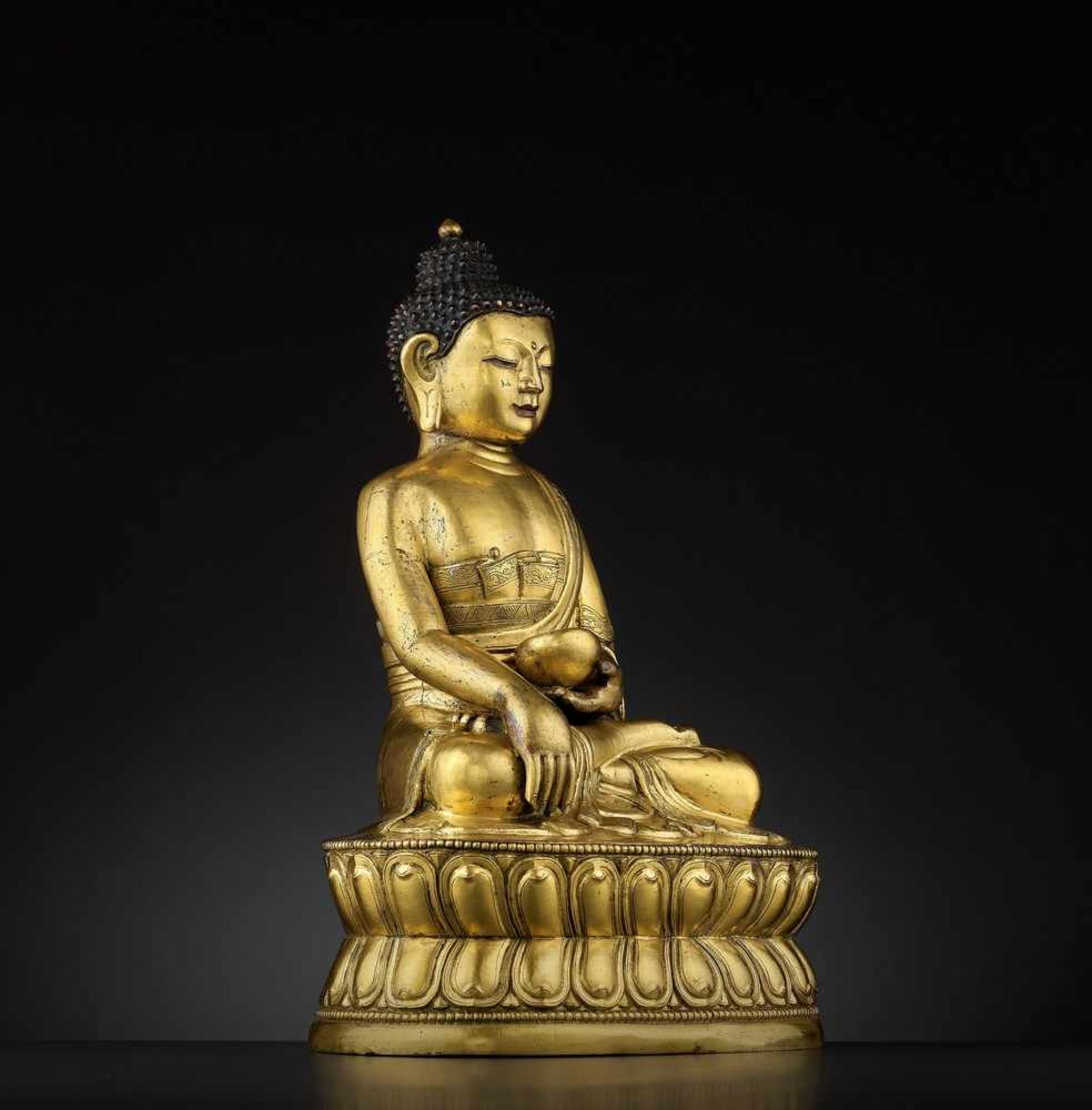 A LARGE MING DYNASTY STATUE OF BUDDHA SHAKYAMUNI - Bild 9 aus 16