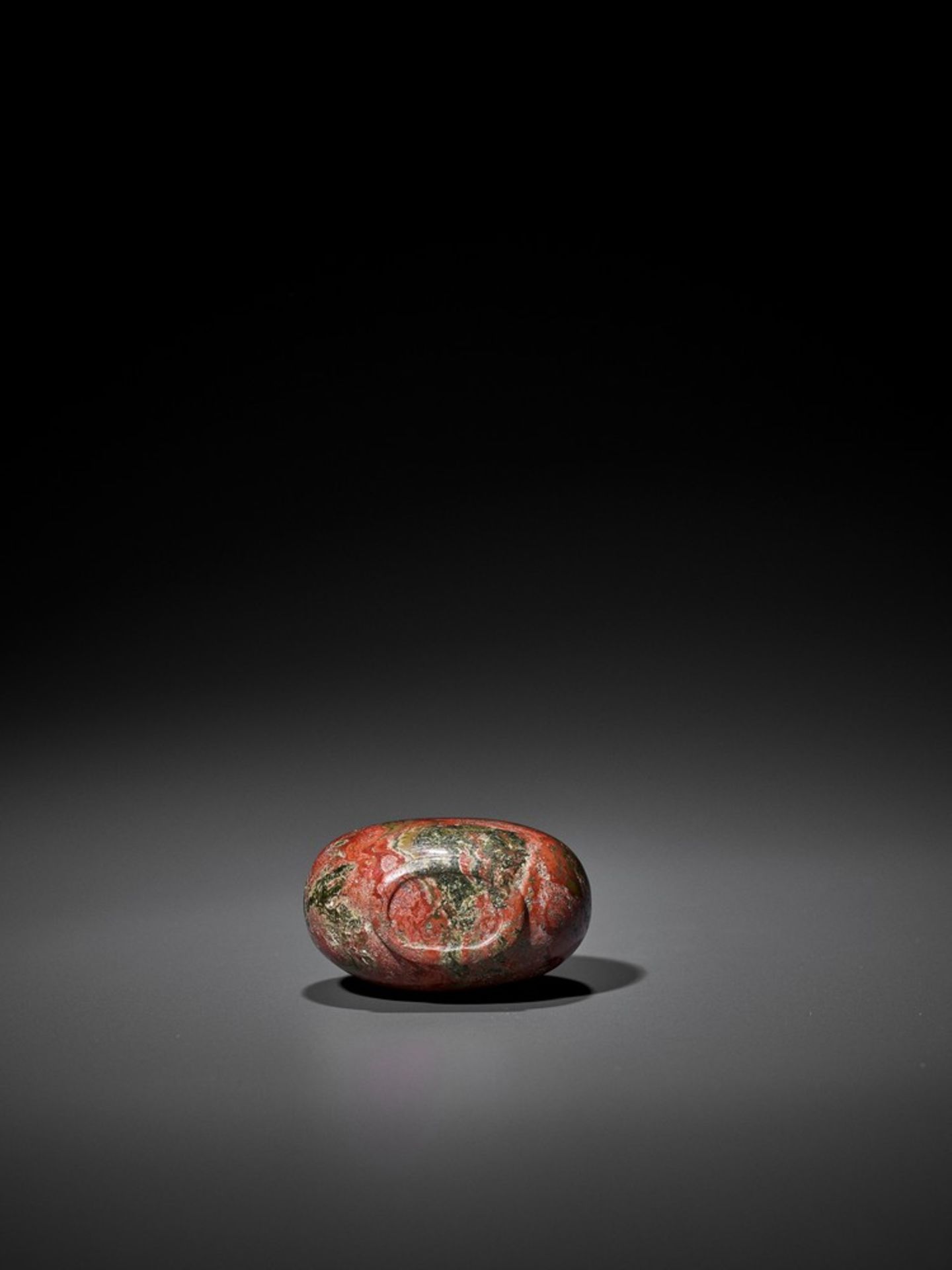 A ‘BLOODSTONE’ JASPER SNUFF BOTTLE, MID-QING <br - Bild 9 aus 9