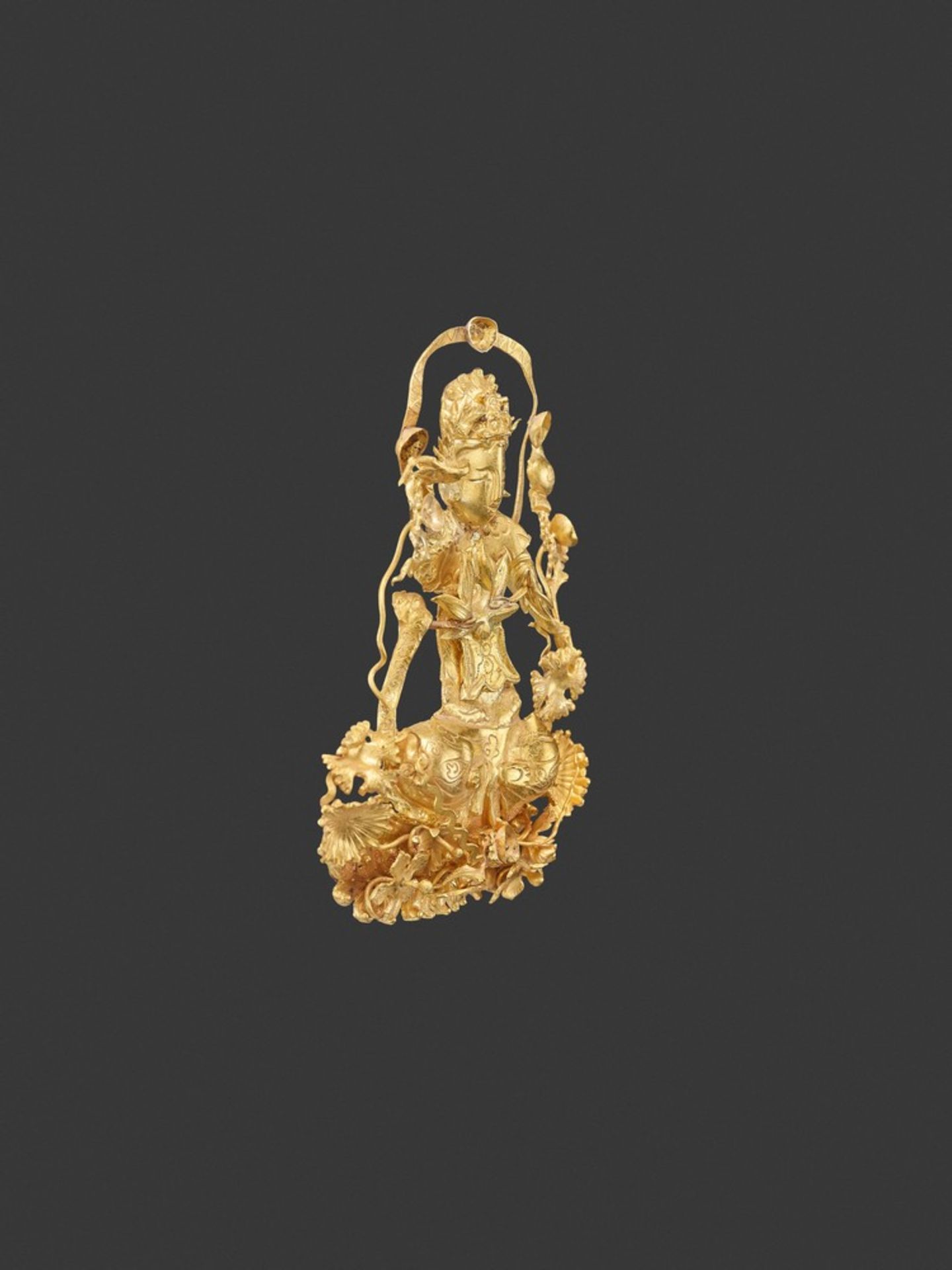 A LIAO DYNASTY GOLD REPOUSSÉ 'GUANYIN' FILIGREE ORNAMENT China, 916-1125. The Goddess of Mercy - Image 3 of 9