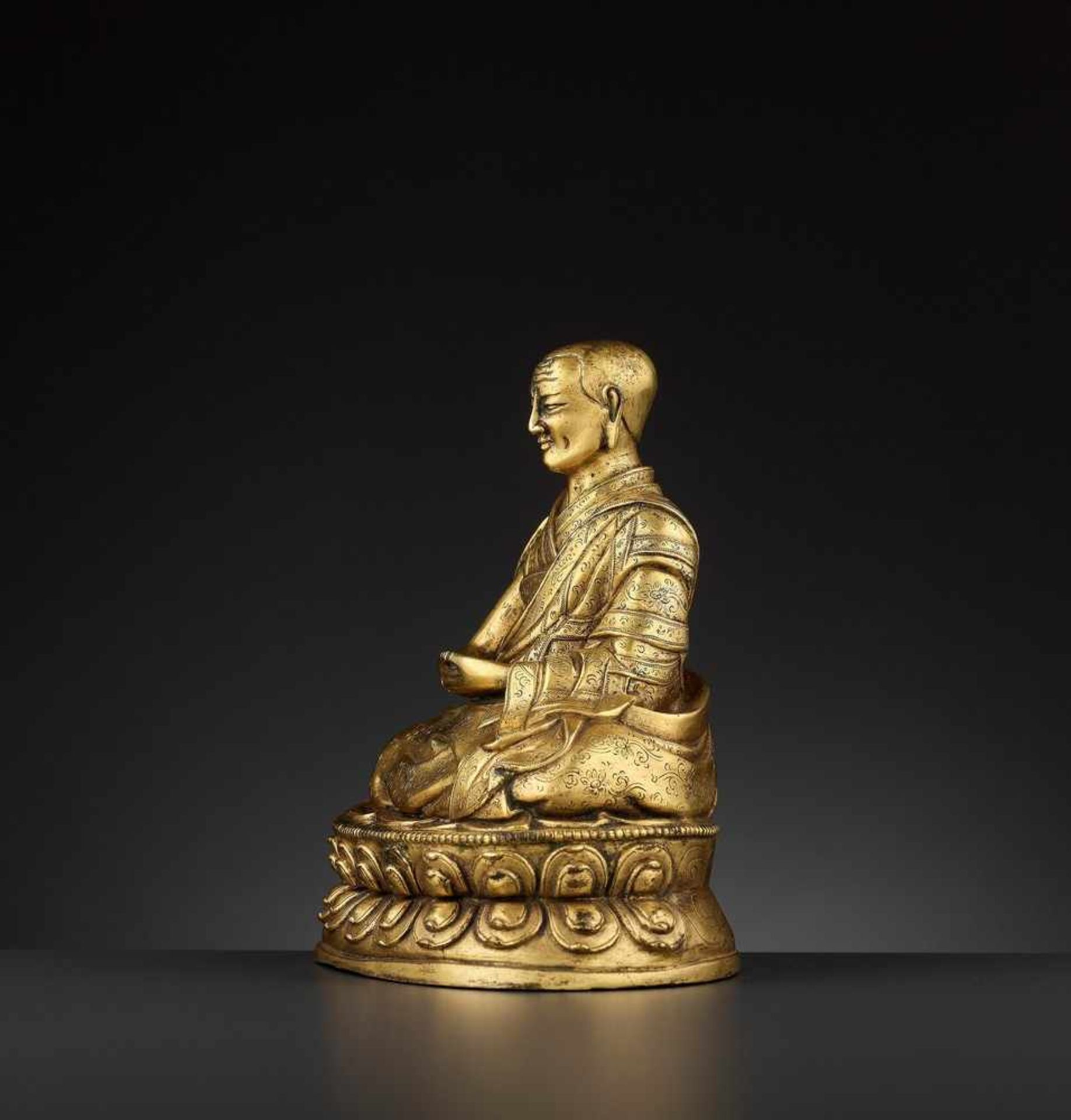 A GILT BRONZE OF THE FIFTH PANCHEN LAMA, TIBET, LATE 17TH TO EARLY 18TH CENTURY - Image 5 of 12