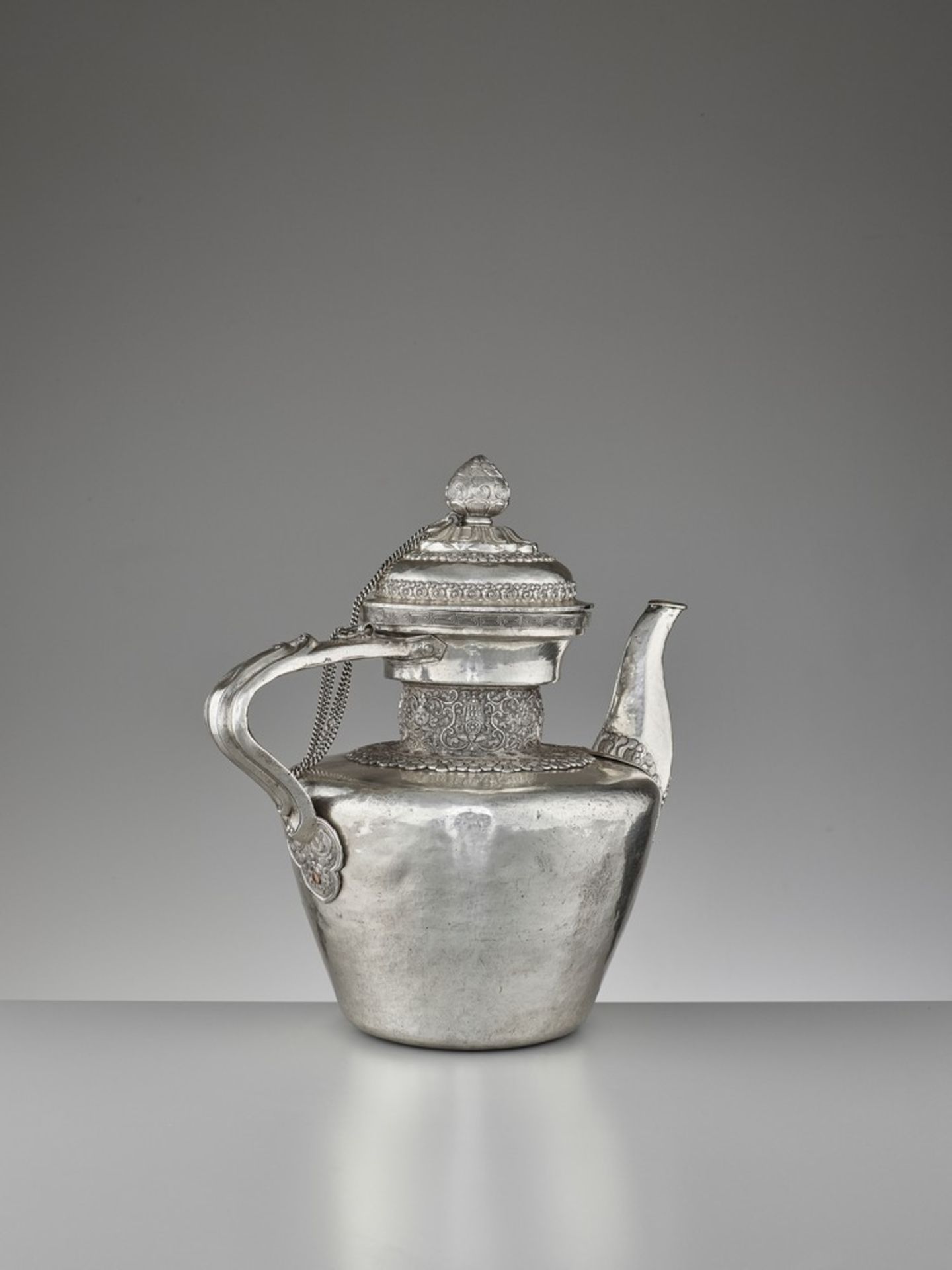 A LARGE SILVER TEAPOT AND COVER, QING DYNASTY - Image 5 of 11