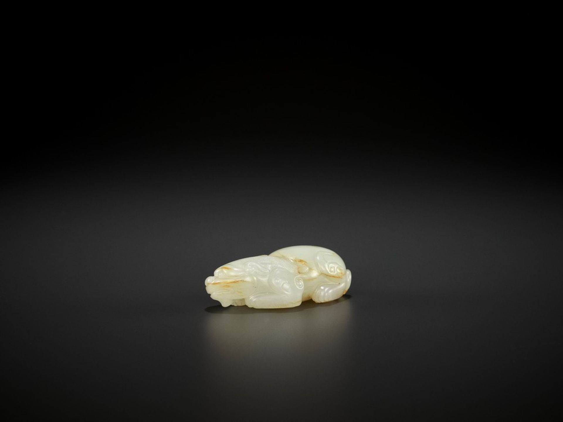 AN EXQUISITE WHITE JADE LION CUB, QIANLONG - Bild 5 aus 11