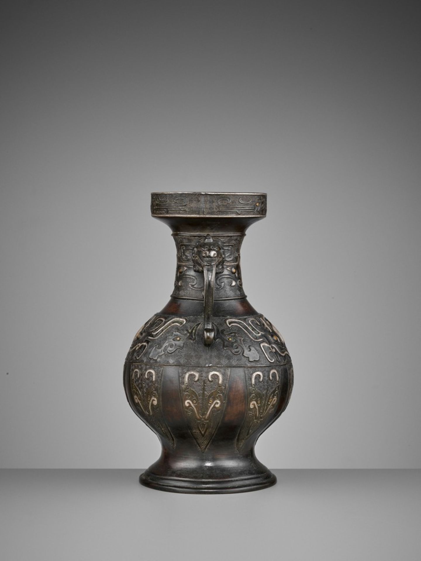 A GOLD AND SILVER INLAID BRONZE VASE, HU, MING DYNASTY - Image 4 of 11