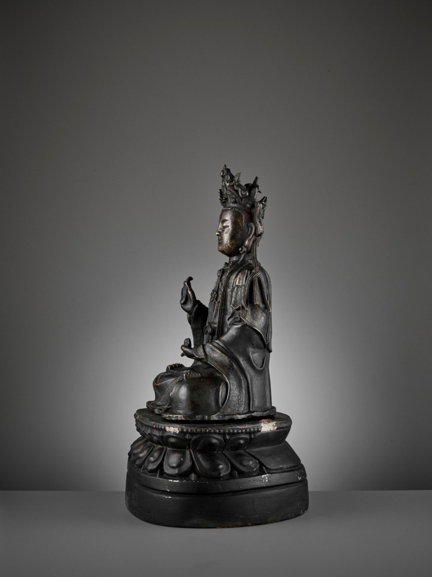 A VERY LARGE GILT-BRONZE FIGURE OF AVALOKITESVARA, MING DYNASTY - Image 12 of 16