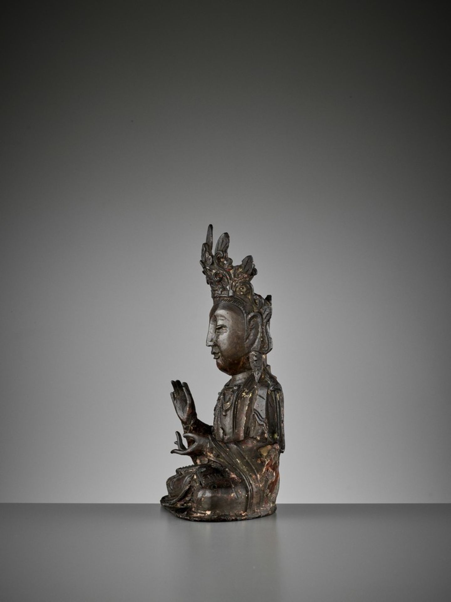 A BRONZE FIGURE OF AVALOKITESVARA, MING DYNASTY - Image 3 of 7