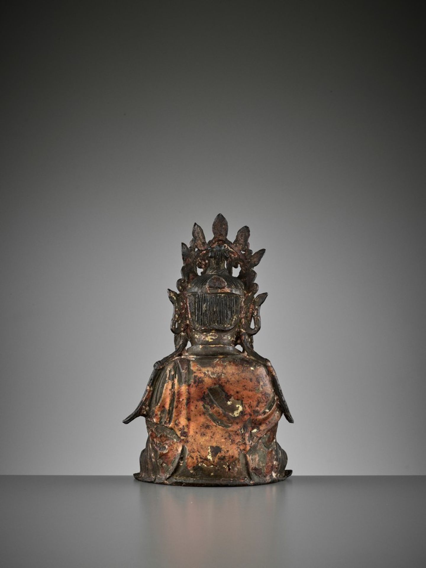 A BRONZE FIGURE OF AVALOKITESVARA, MING DYNASTY - Image 6 of 7