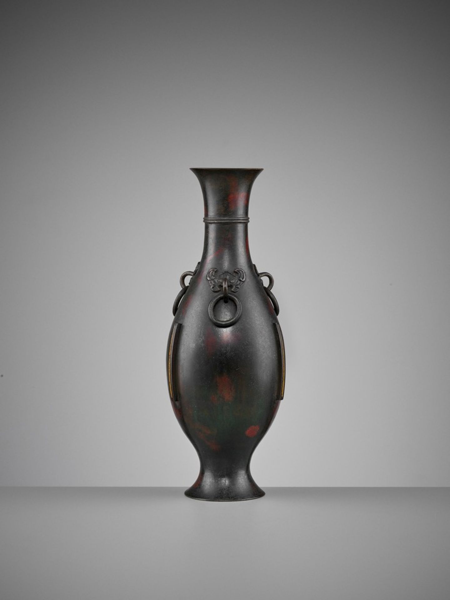 AN ‘ORDER OF THE YELLOW DRAGON’ GOLD-INLAID BRONZE VASE, QING <br - Image 6 of 9