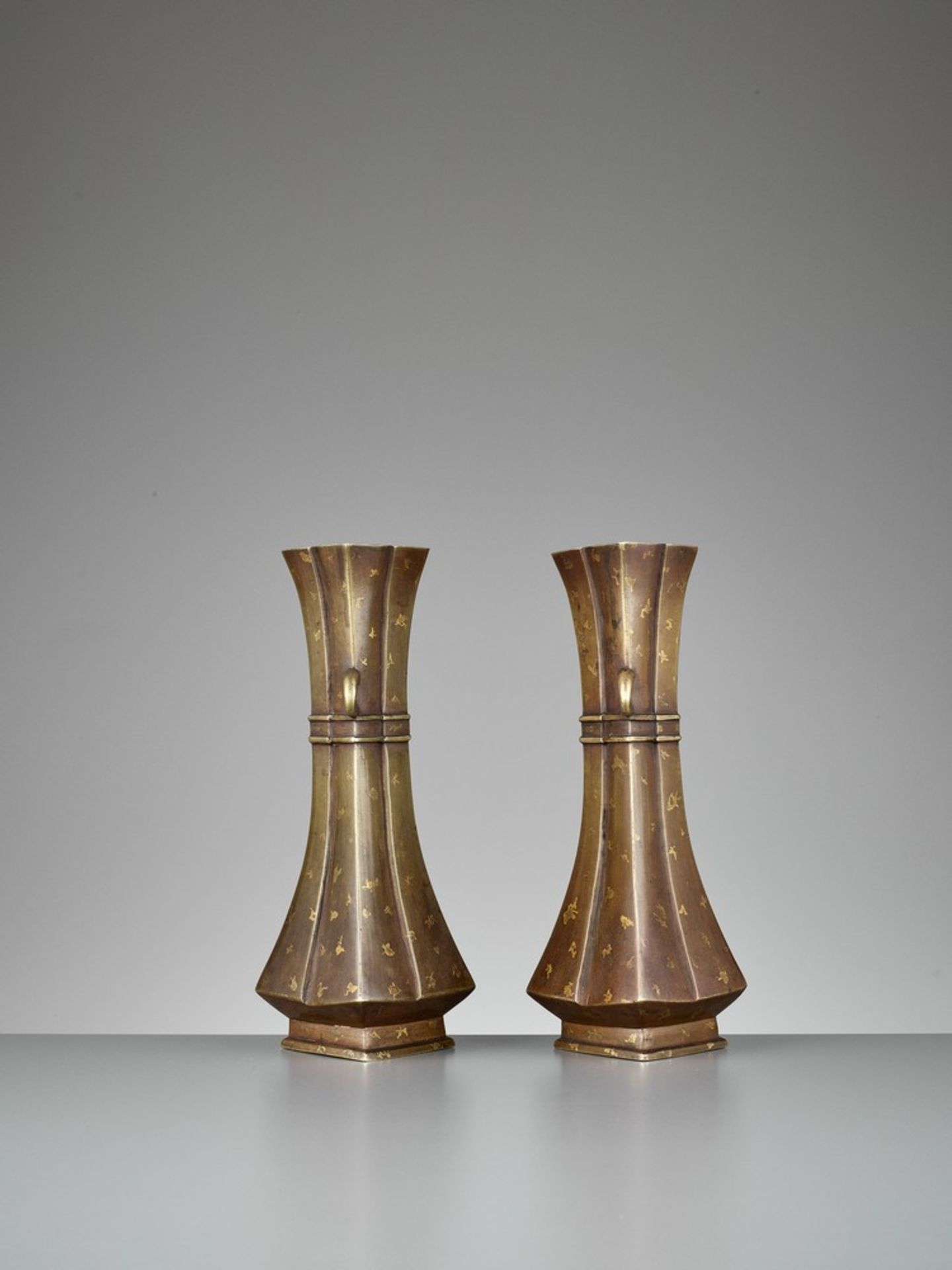 A PAIR OF GOLD-SPLASHED BRONZE VASES, QING DYNASTY - Image 5 of 10