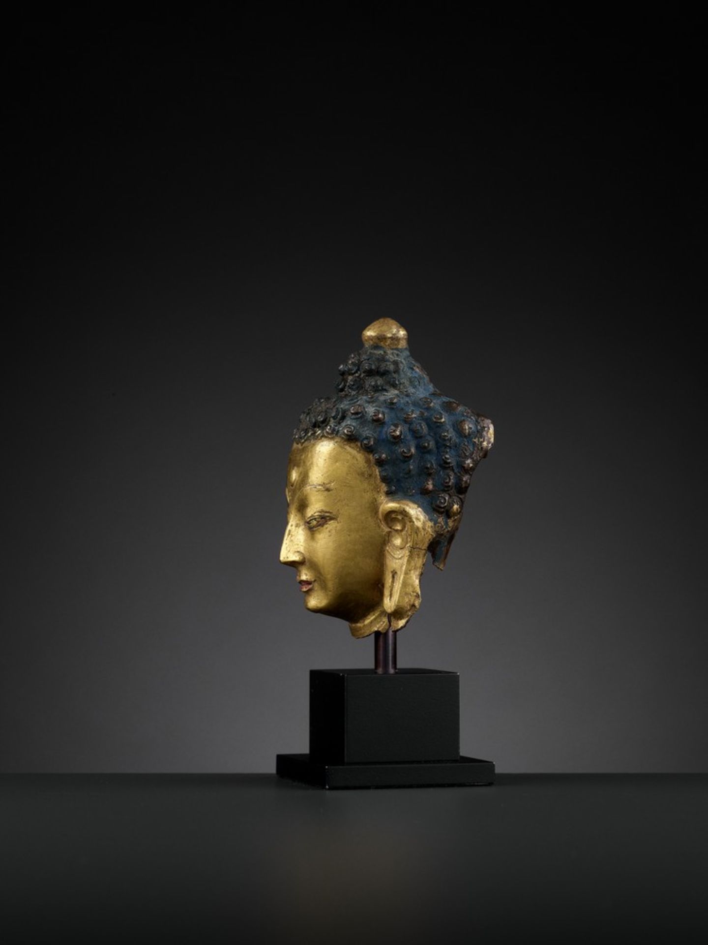 A GILT COPPER REPOUSSÉ HEAD OF BUDDHA, 18TH CENTURY < - Image 6 of 12