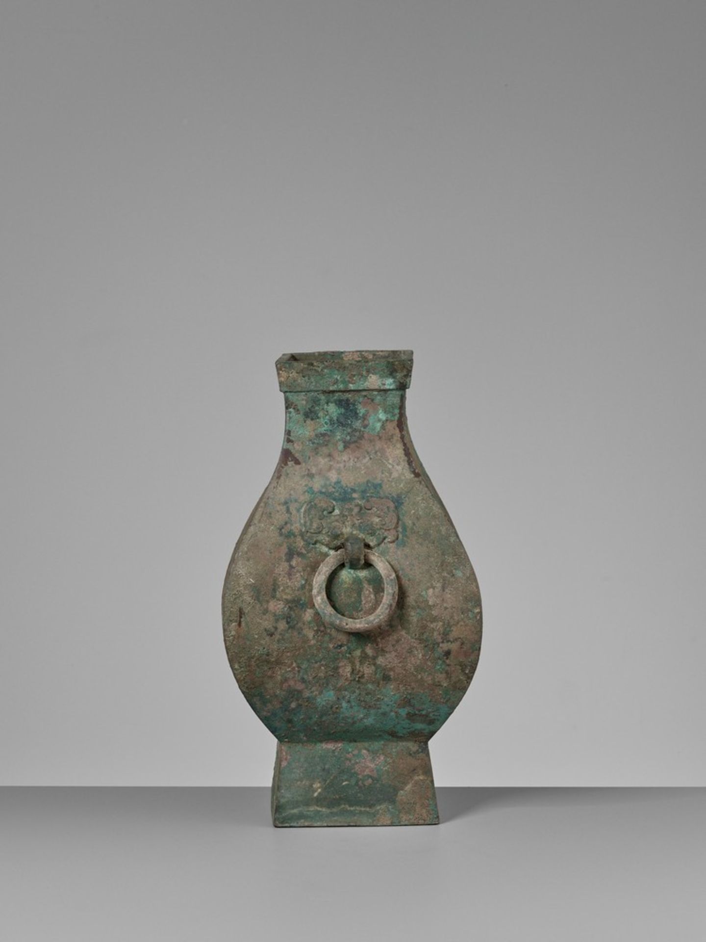 A FACETED BRONZE STORAGE VESSEL, FANGHU, HAN DYNASTY China, 206 BC-AD 220. The faceted pear-shaped - Image 17 of 20