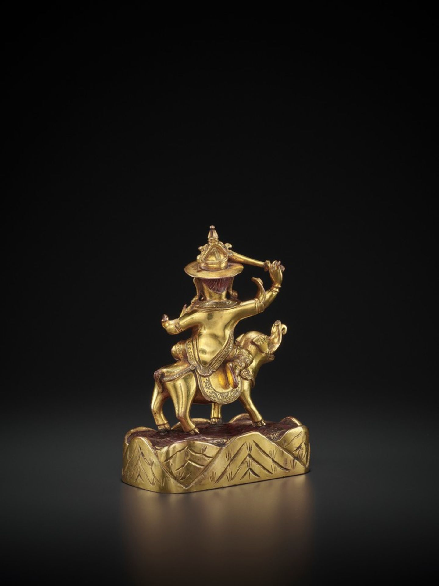 A GILT BRONZE FIGURE OF PEHAR GYALPO IN THE GYAJIN FORM, EARLY QING DYNASTY - Image 8 of 14