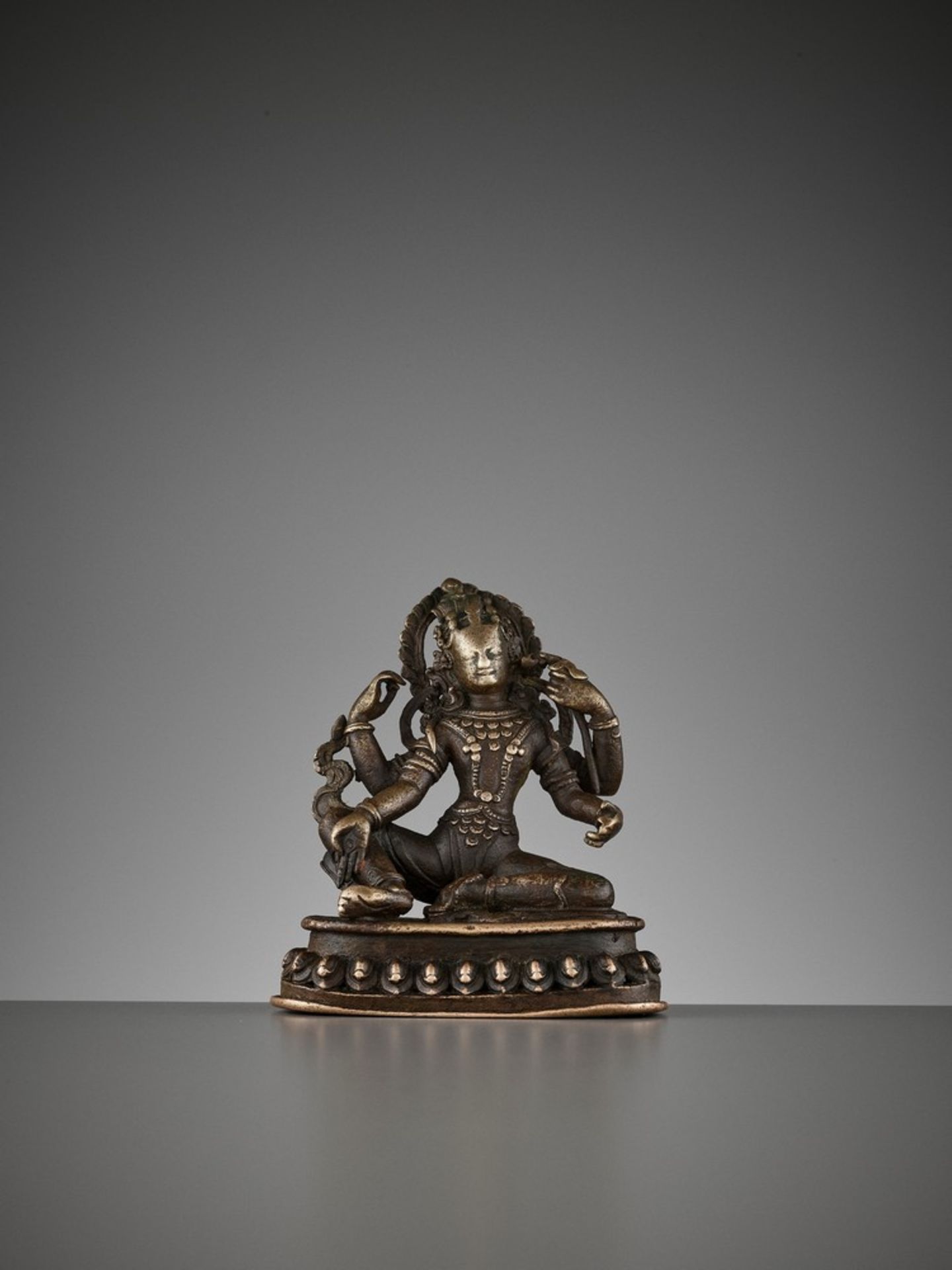 A SMALL BRONZE OF THE FOUR-ARMED AVALOKITESVARA, 15TH-16TH CENTURY - Image 10 of 11