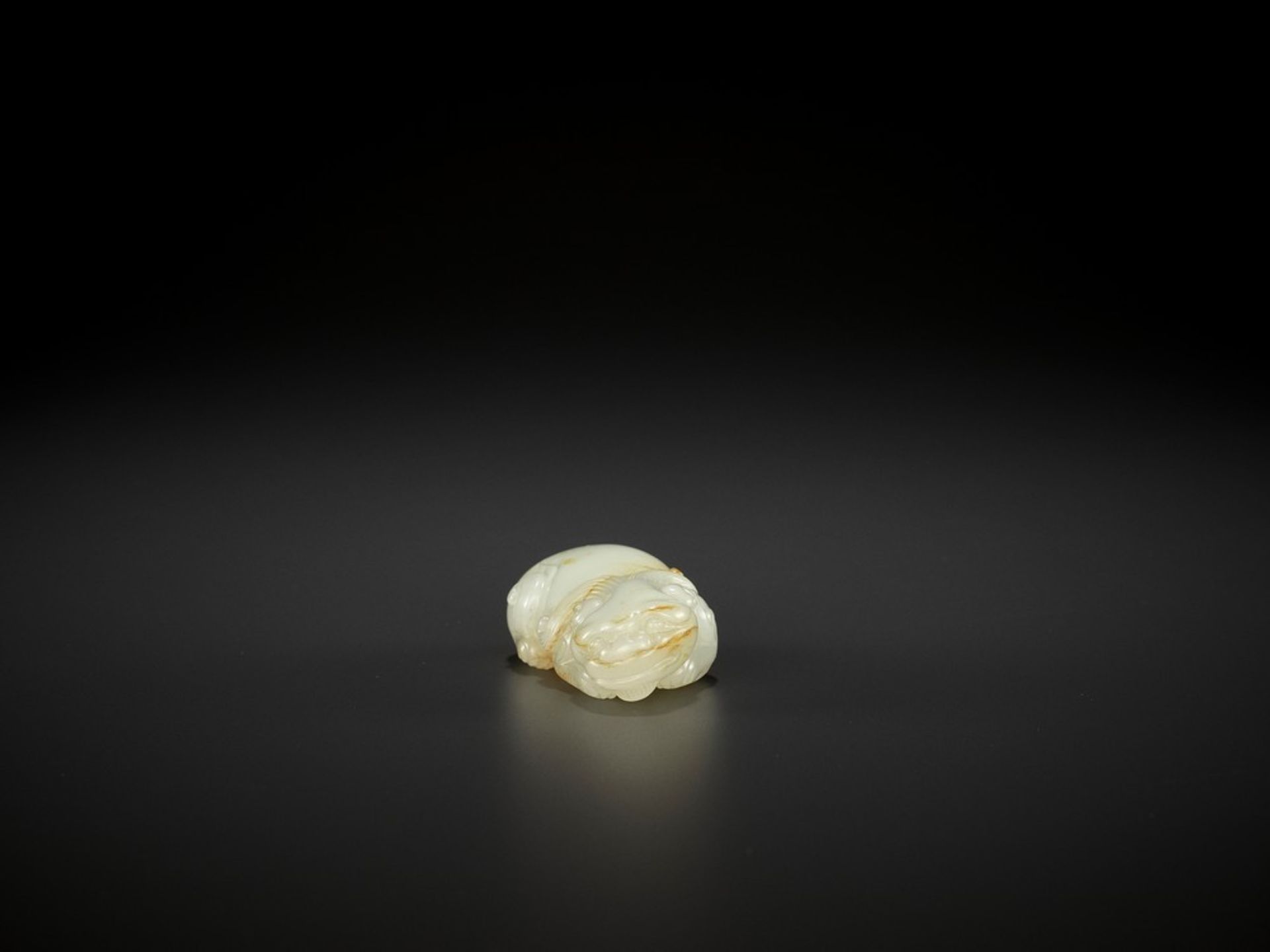 AN EXQUISITE WHITE JADE LION CUB, QIANLONG - Bild 4 aus 11
