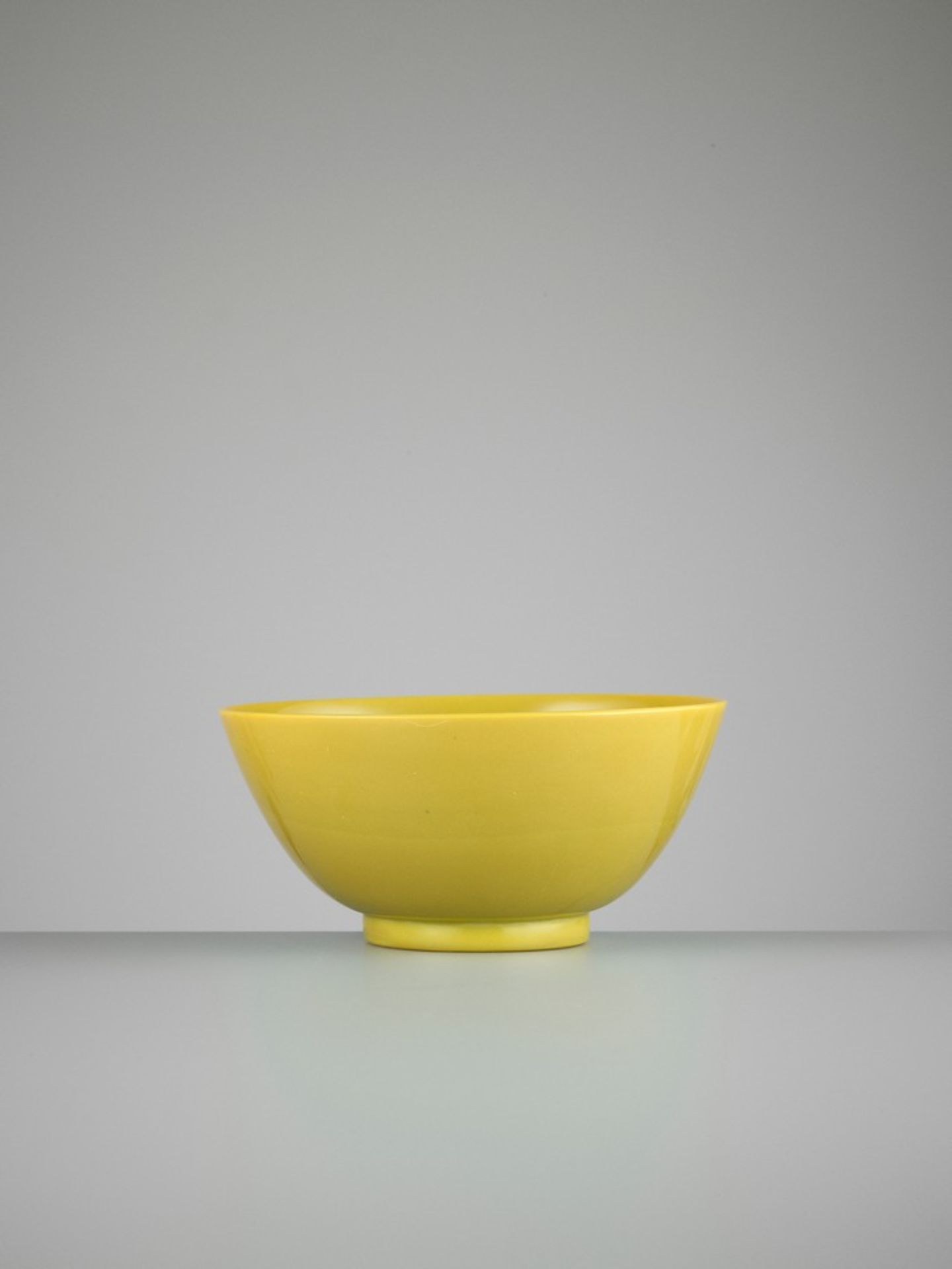 A MUSTARD-YELLOW GLASS BOWL, PROBABLY IMPERIAL, QING DYNASTY - Image 10 of 10