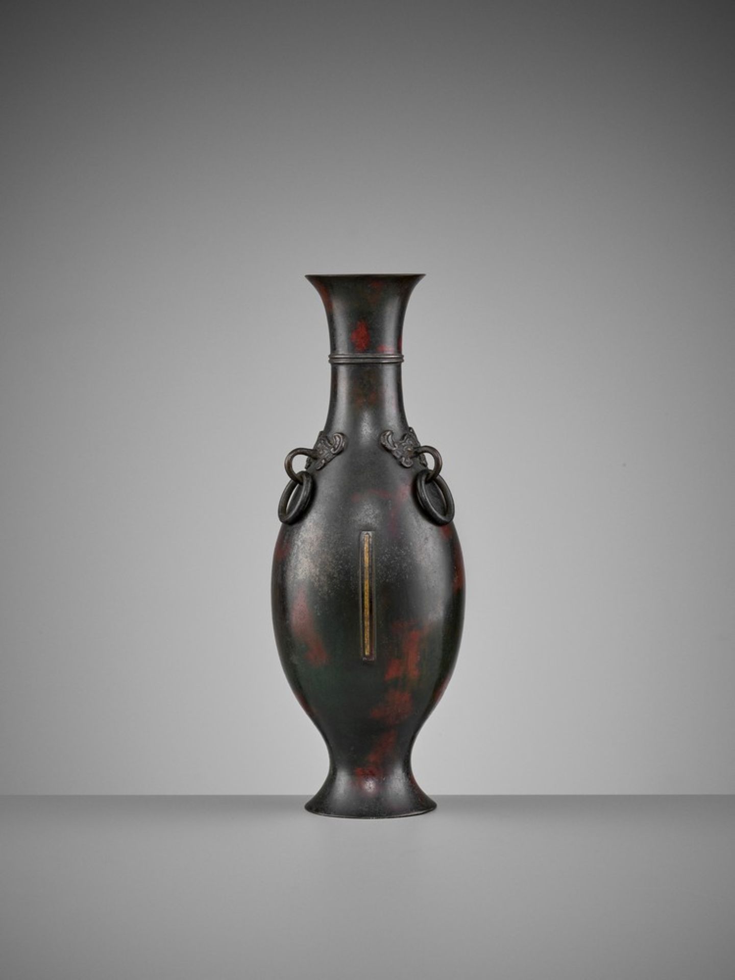 AN ‘ORDER OF THE YELLOW DRAGON’ GOLD-INLAID BRONZE VASE, QING <br - Image 4 of 9